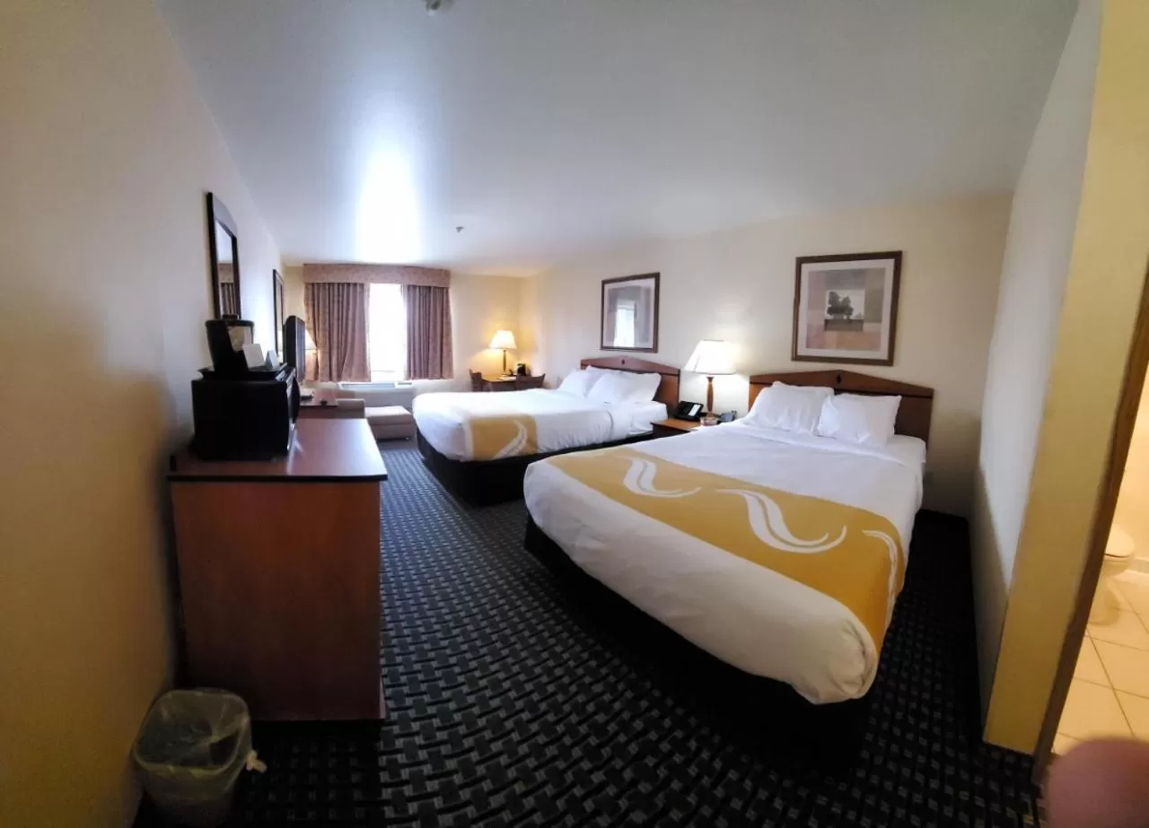 Queen Room with Two Queen Beds - Non-Smoking/Pet Friendly in Quality Inn Cheyenne I-25 South