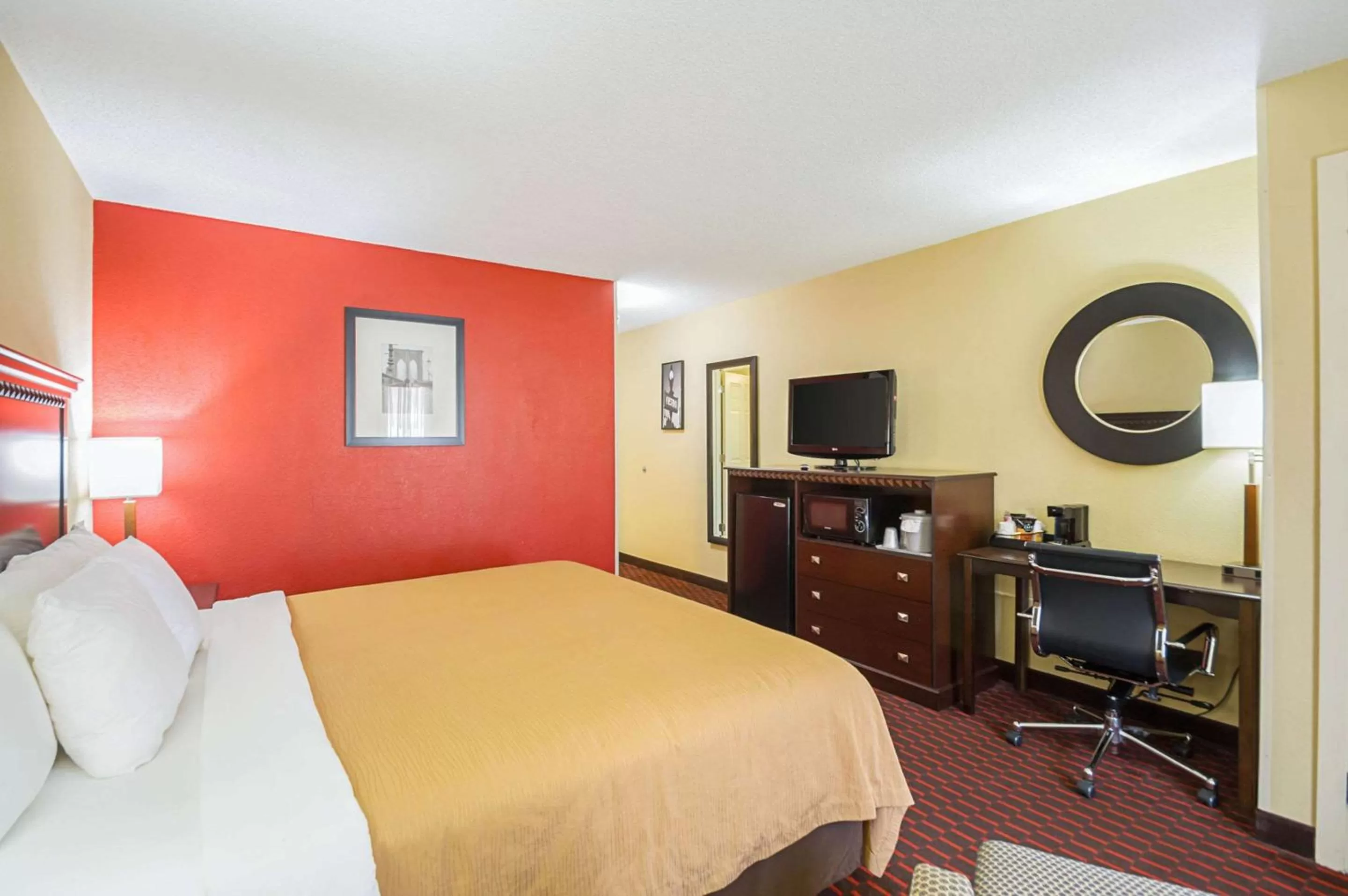 King Room - Accessible/Non-Smoking in Quality Inn & Suites Hagerstown