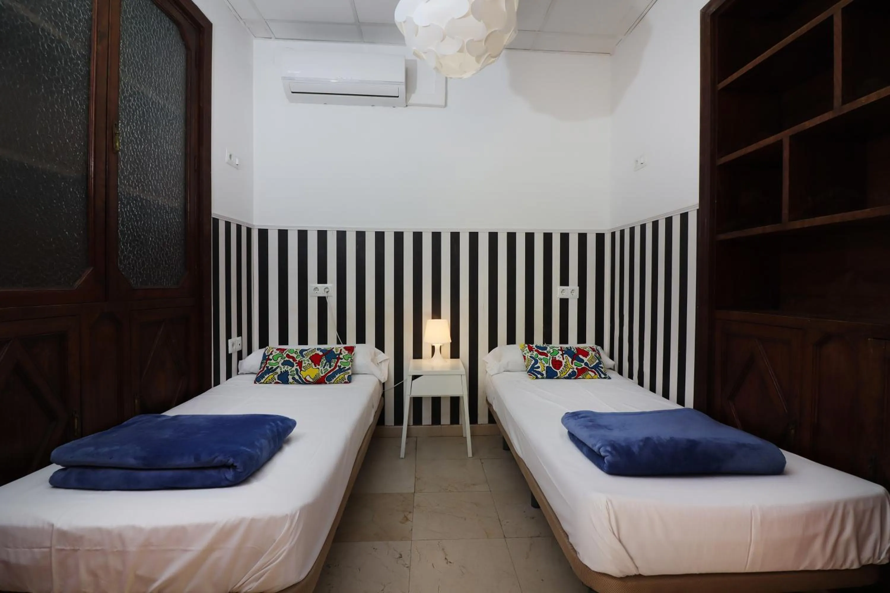 Small Twin Room in Feel Hostels City Center