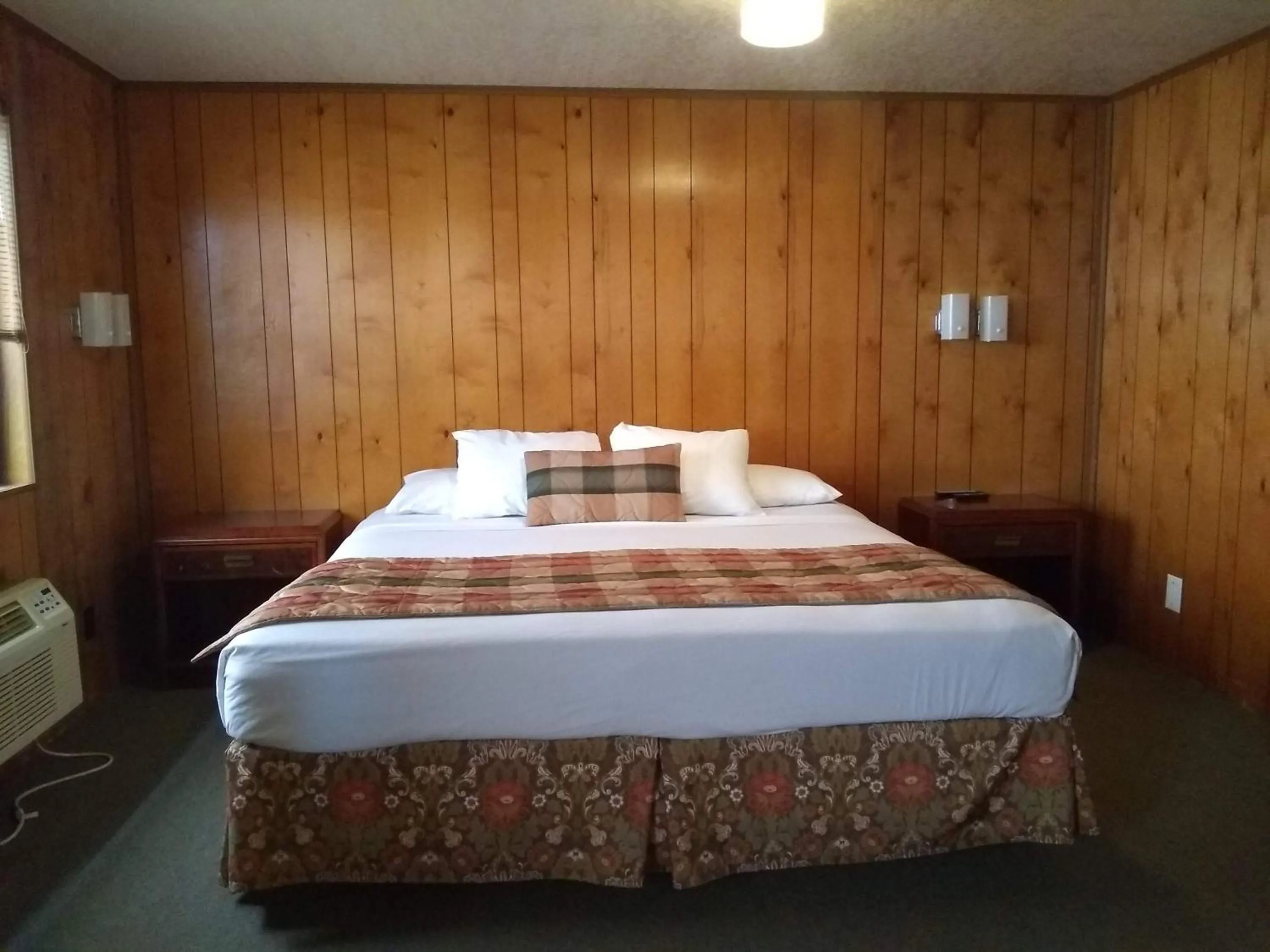 King Room in The Orca Inn