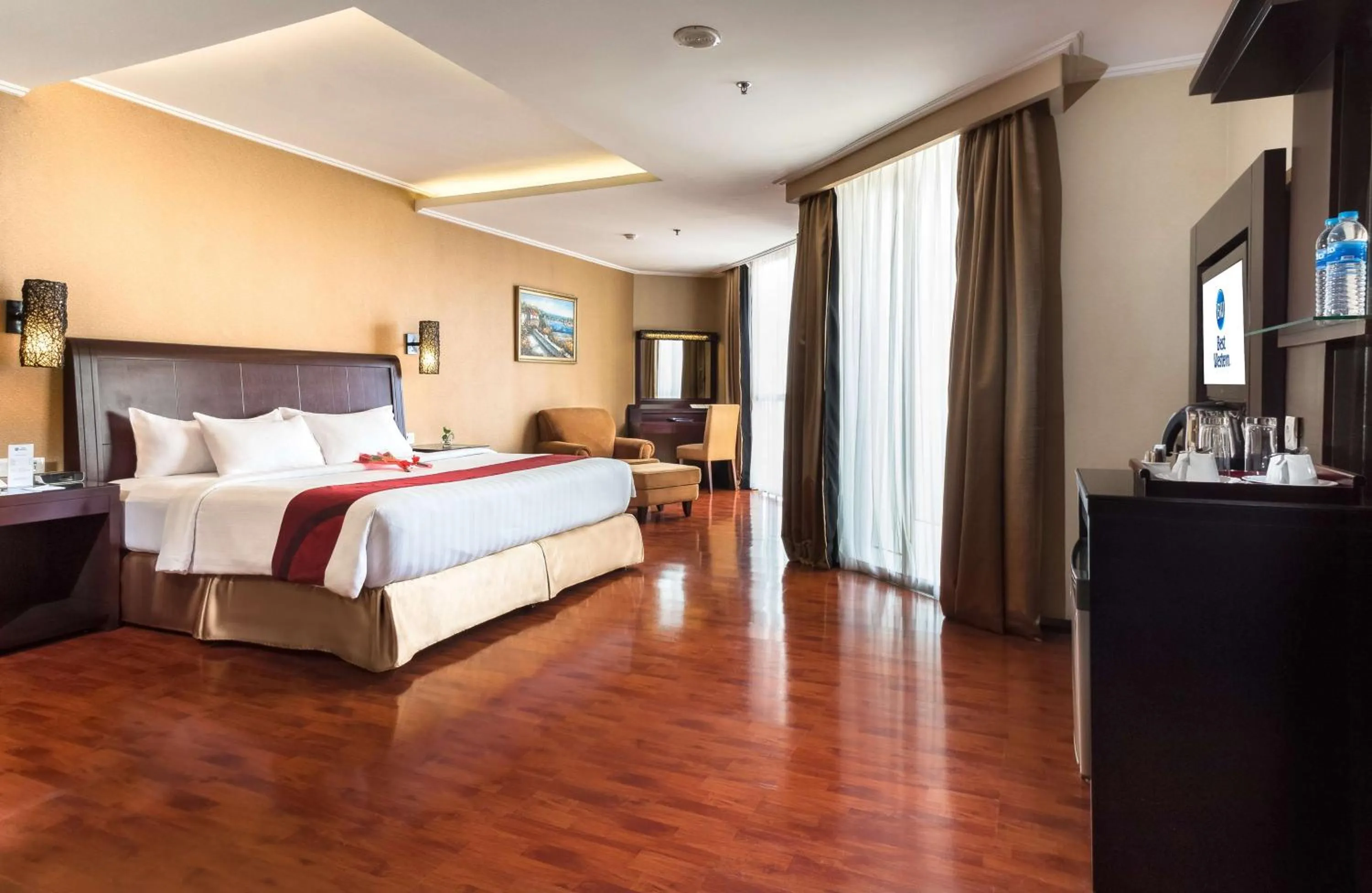 Junior King Suite with Living Room and Bath Tub - Non-Smoking in Best Western Mangga Dua Hotel & Residence
