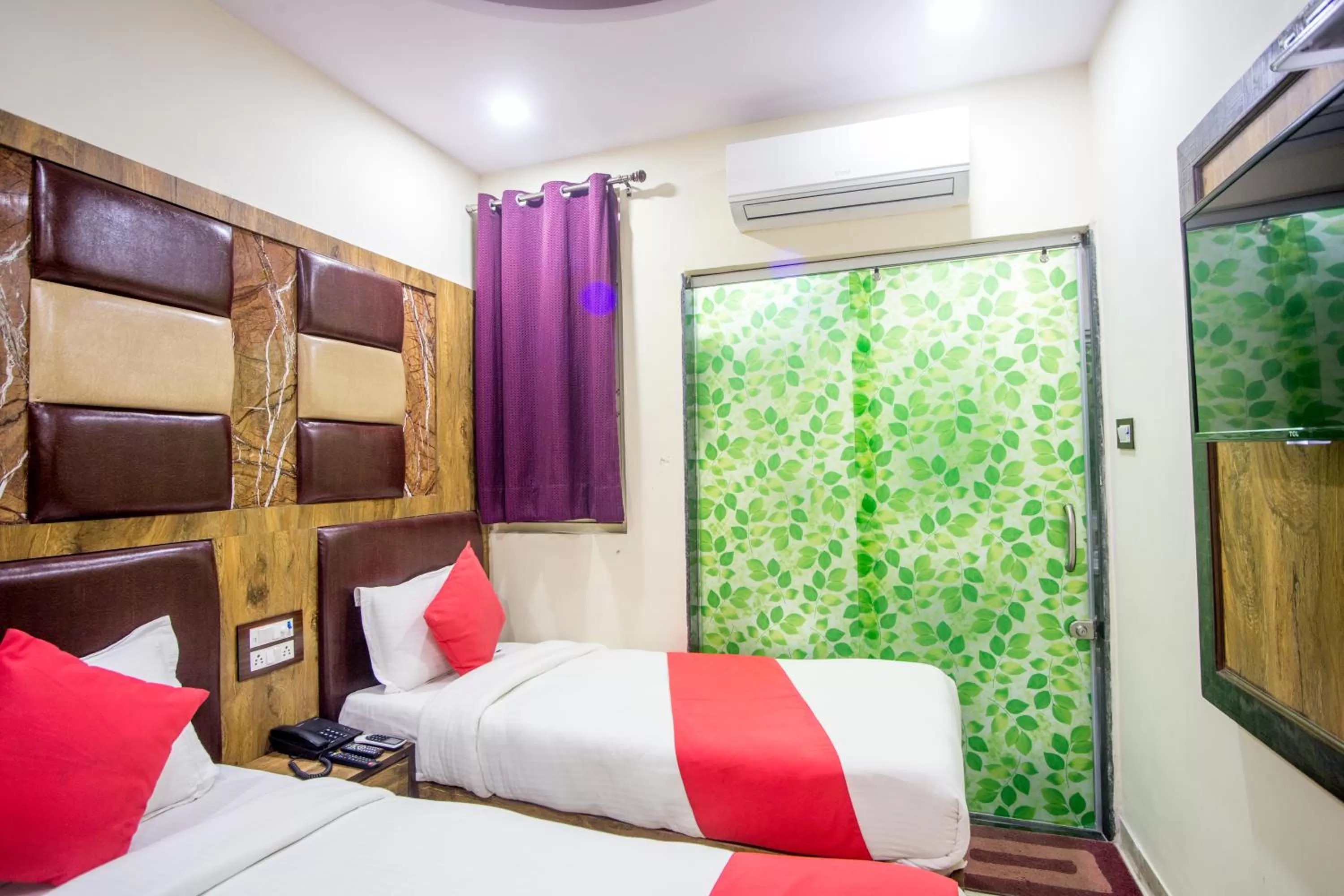 Deluxe Double Room in Hotel Dollar Inn