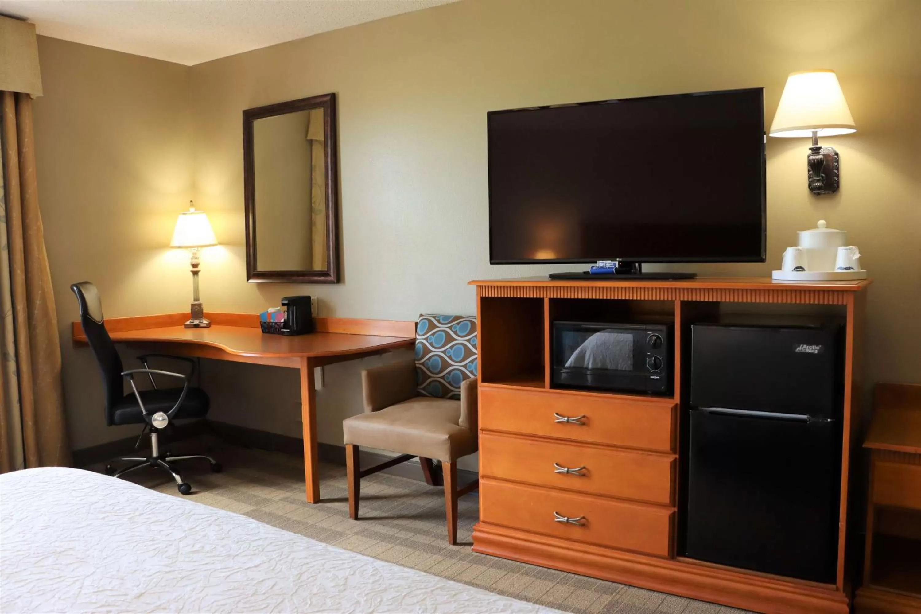 King Room with Accessible Tub - Mobility and Hearing Access/Non-Smoking in Hampton Inn & Suites Thibodaux