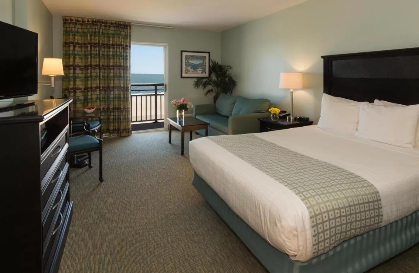 Ocean Front, DECK, 1 Queen Bed, Accessible w/ S-Sofa in Park Place Hotel