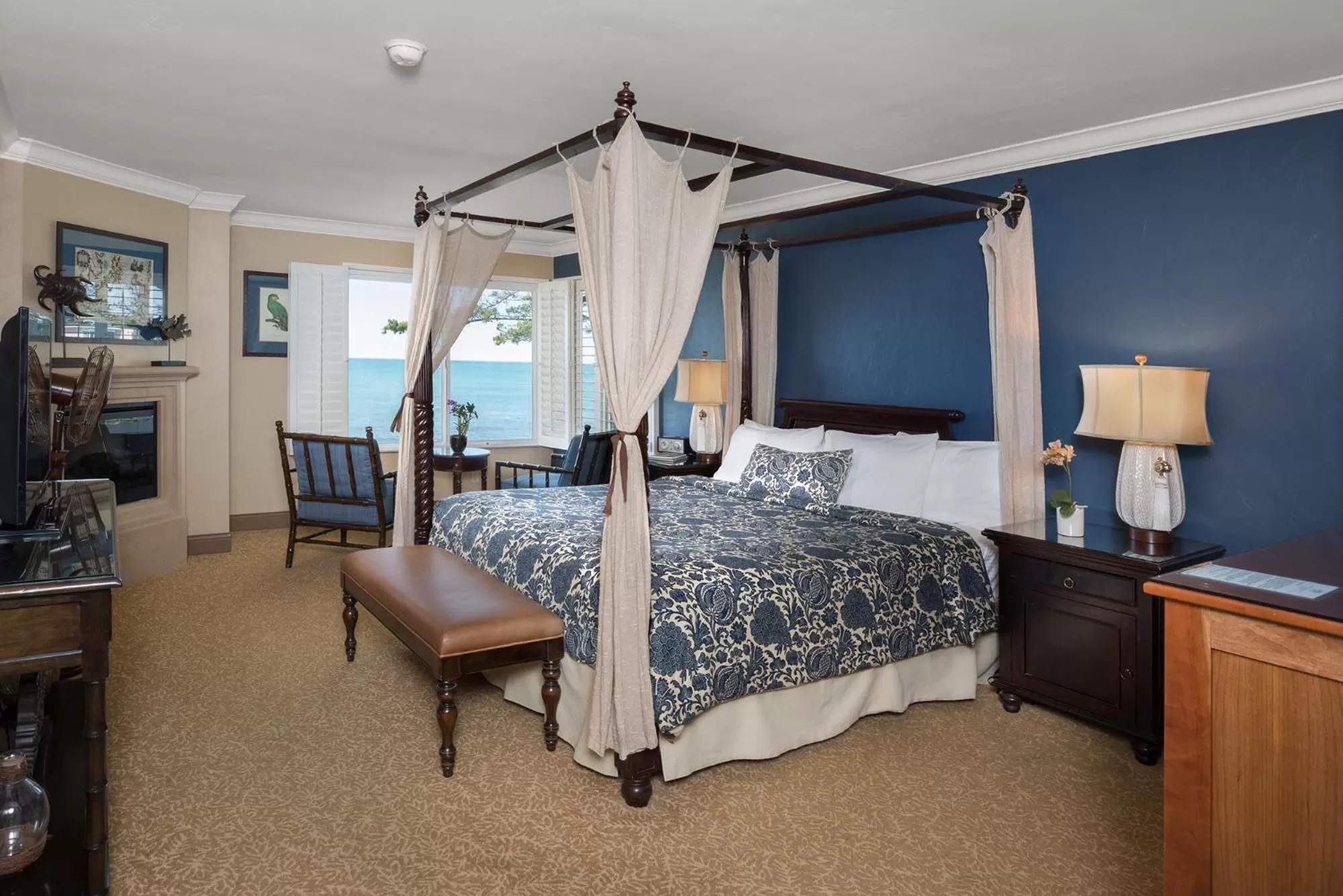 King Room with Ocean View in Blue Dolphin Inn