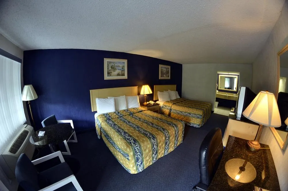 Double Queen Room with Two Queen Beds in Superlodge Absecon/Atlantic City