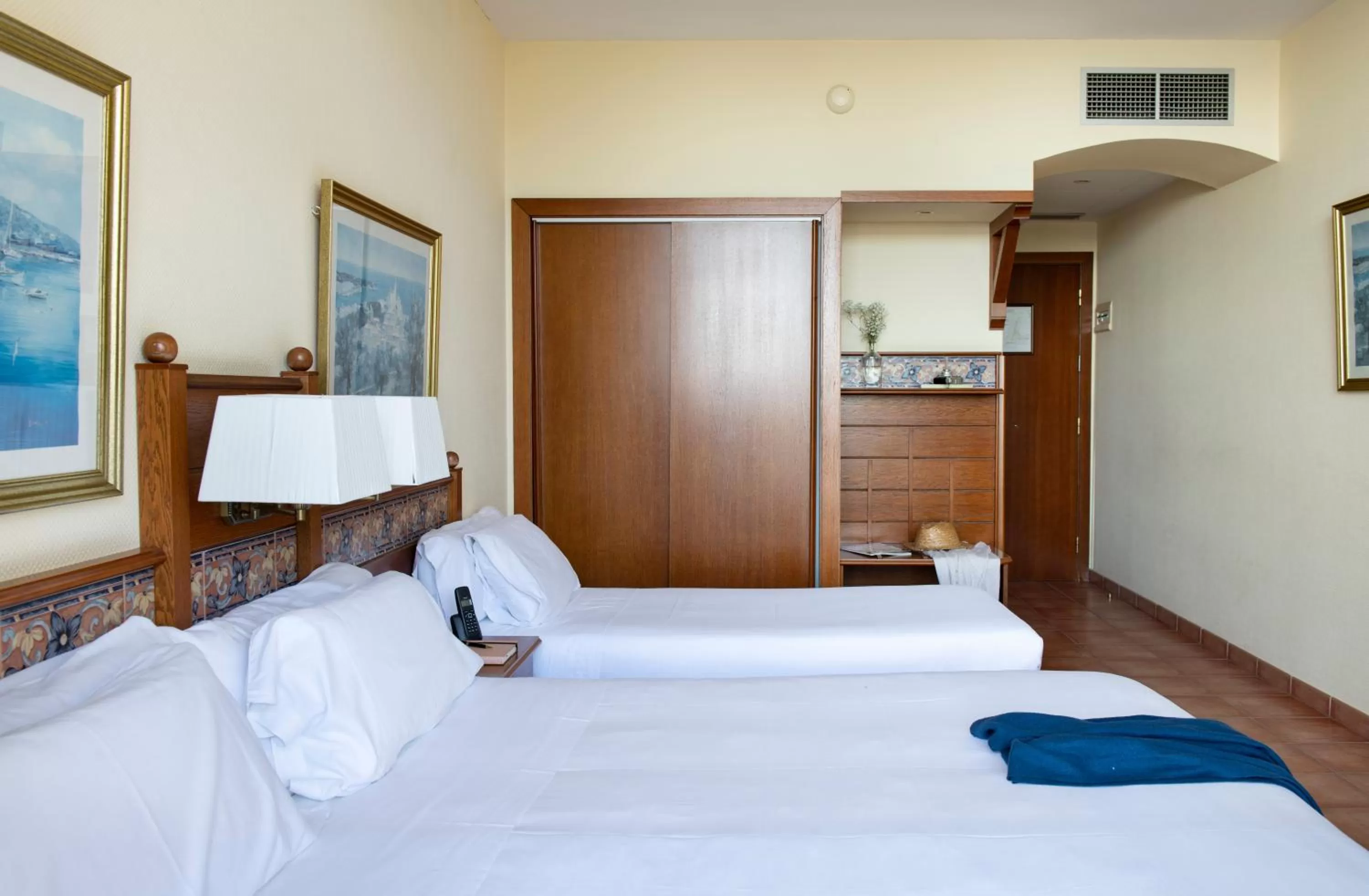 Bedroom in Hotel Roses Platja
