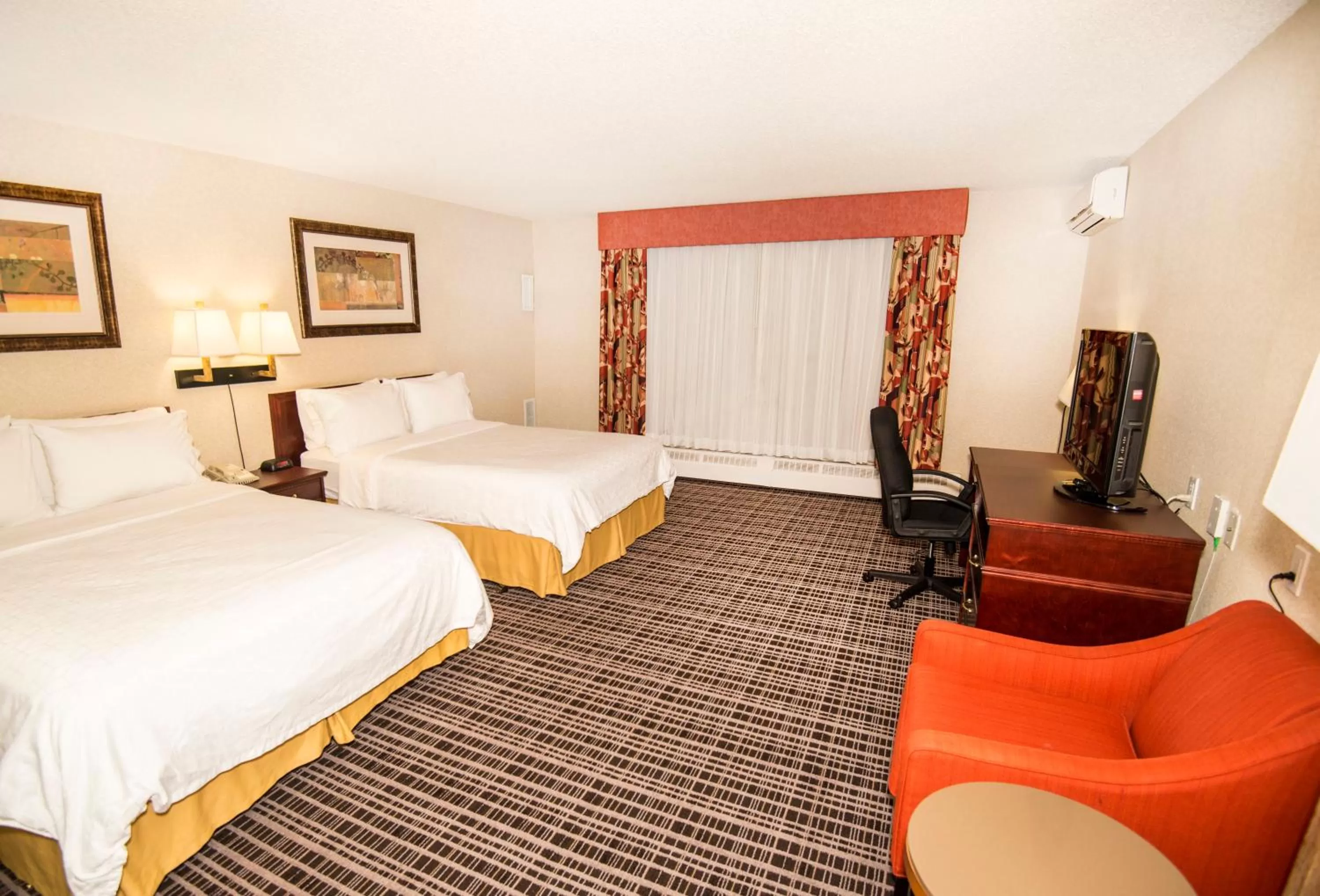 Standard Queen Room with Two Queen Beds in Holiday Inn Express Red Deer by IHG