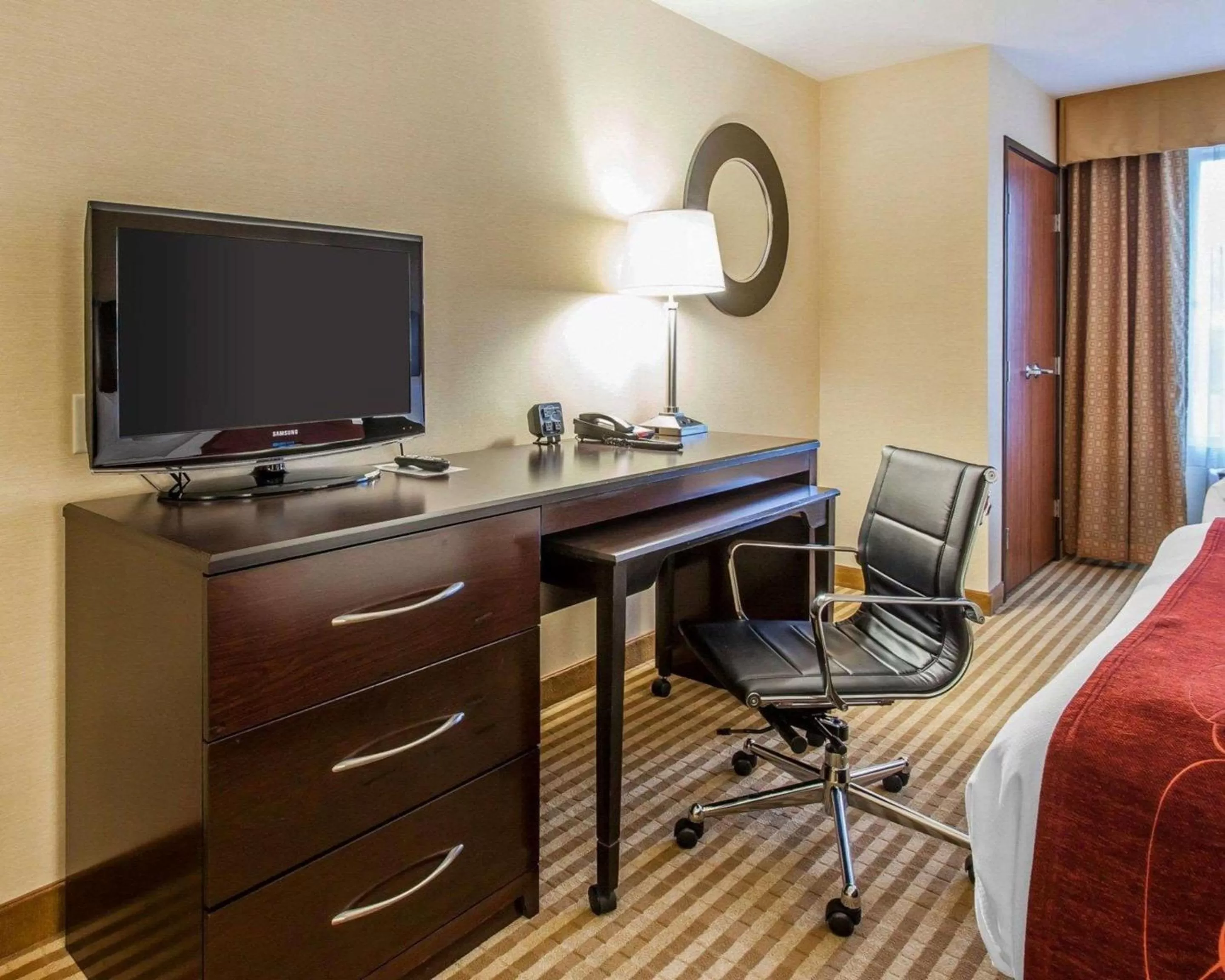 Queen Suite - Non-Smoking in Comfort Suites Wenatchee Gateway