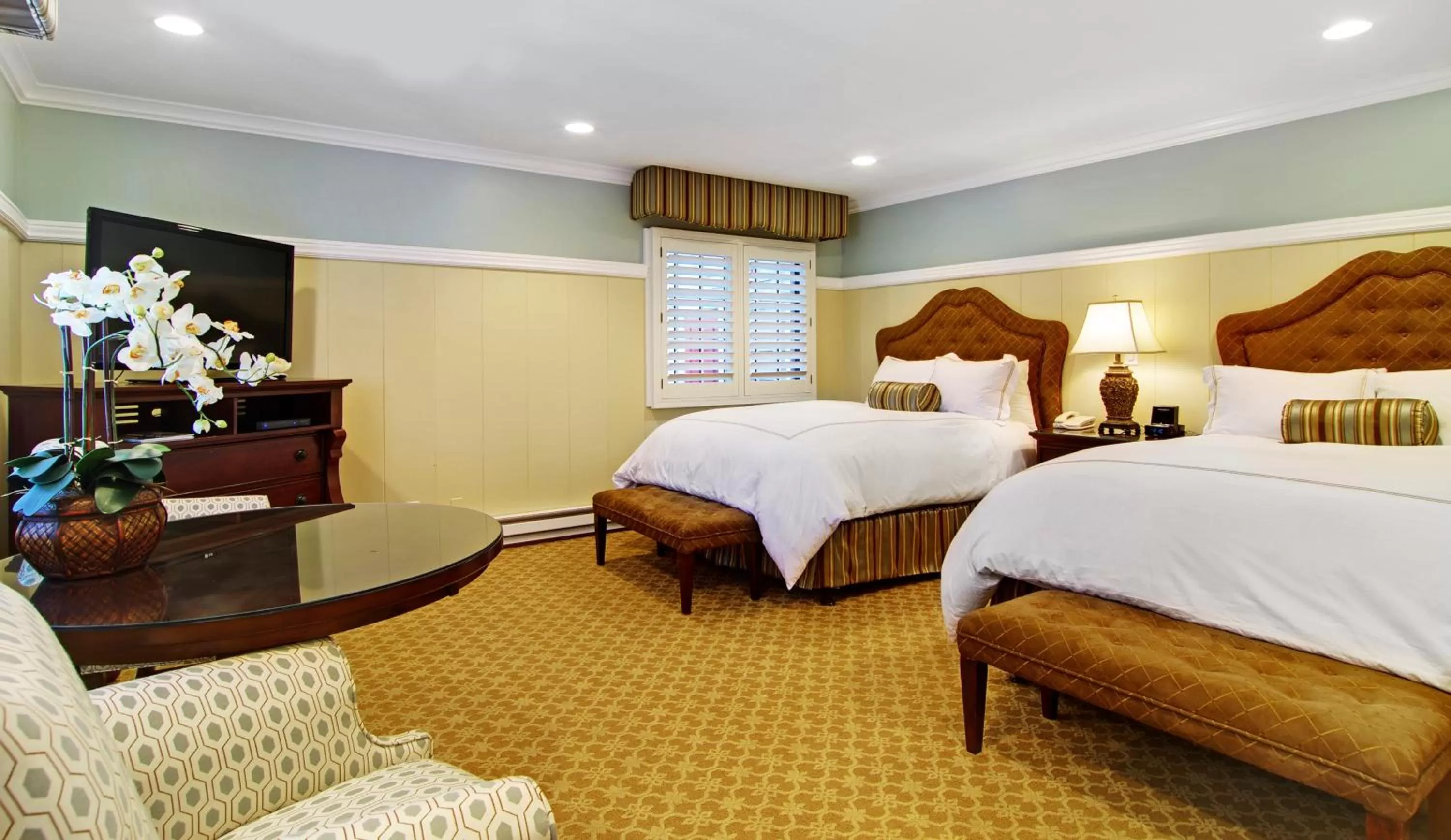 Standard Queen Room with Two Queen Beds in Wayside Inn