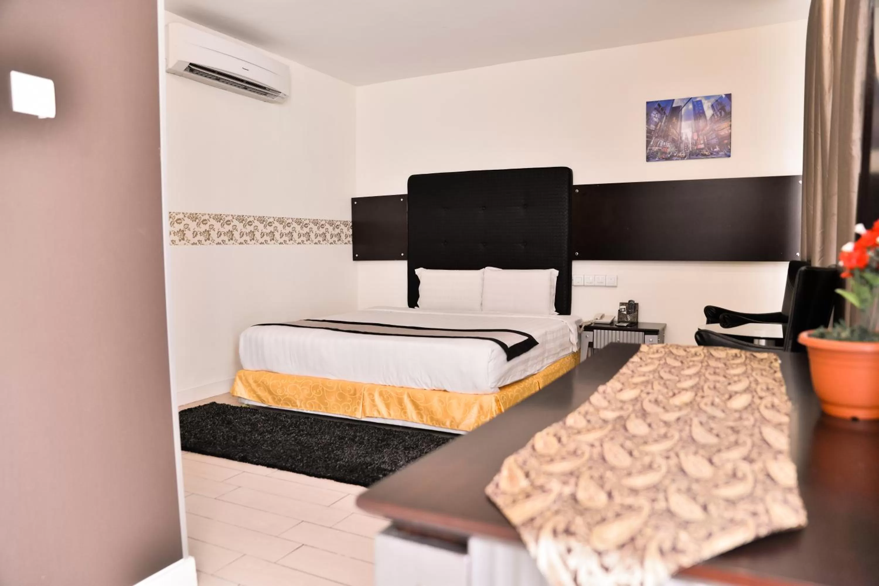 Court King(With Windows) in Shervinton Executive Boutique Hotel