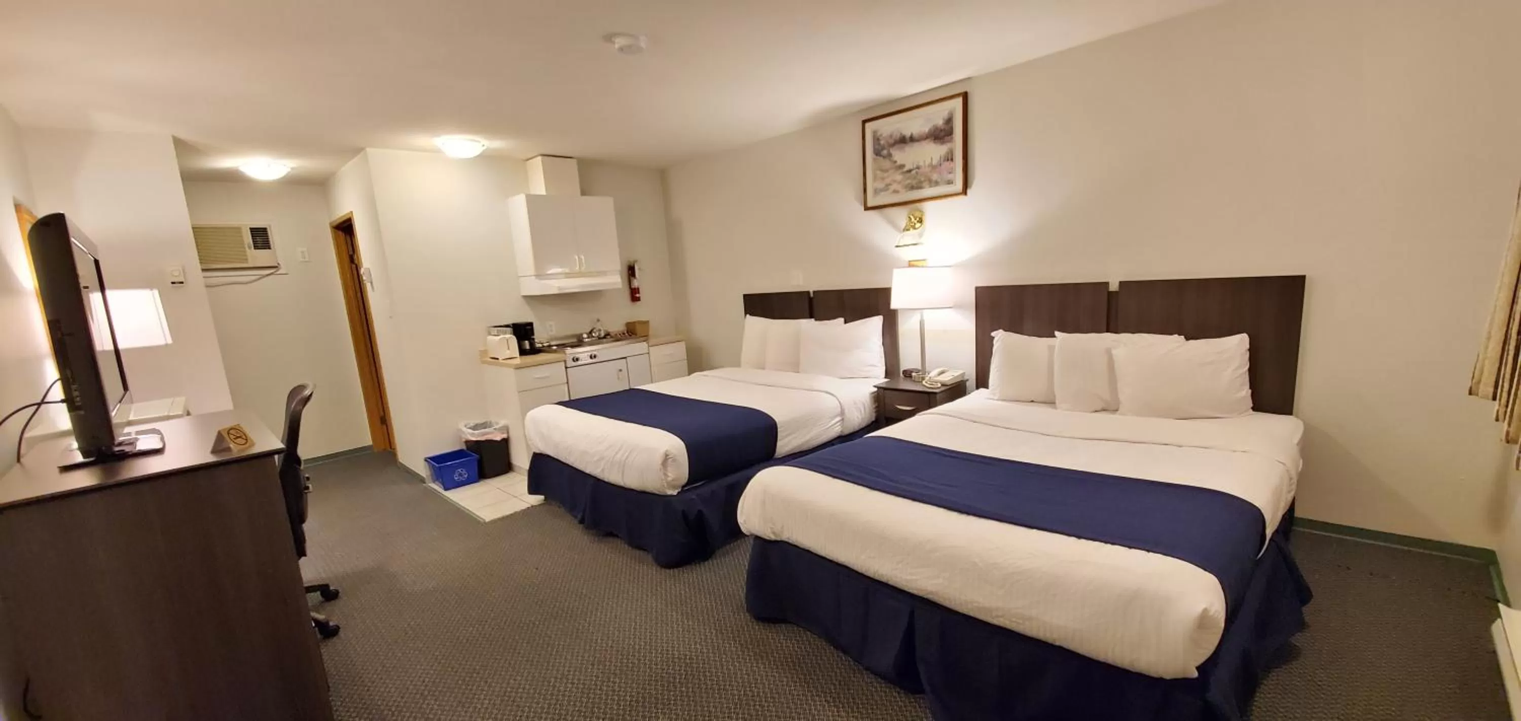 Studio with Two Queen Beds - Non-Smoking in Travelodge by Wyndham McBride