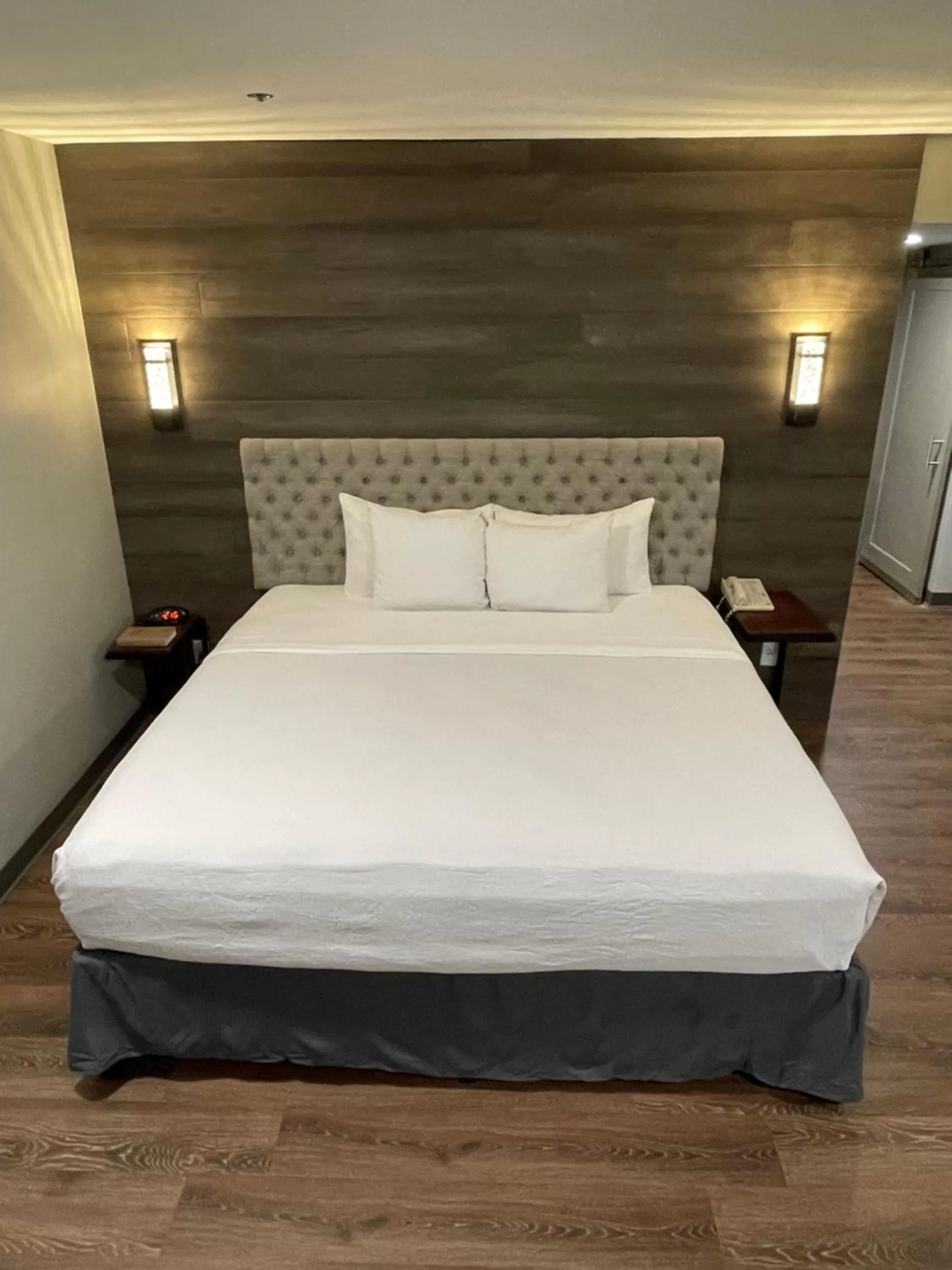 King Studio with Sofa Bed in Chateau Hotel and Conference Center