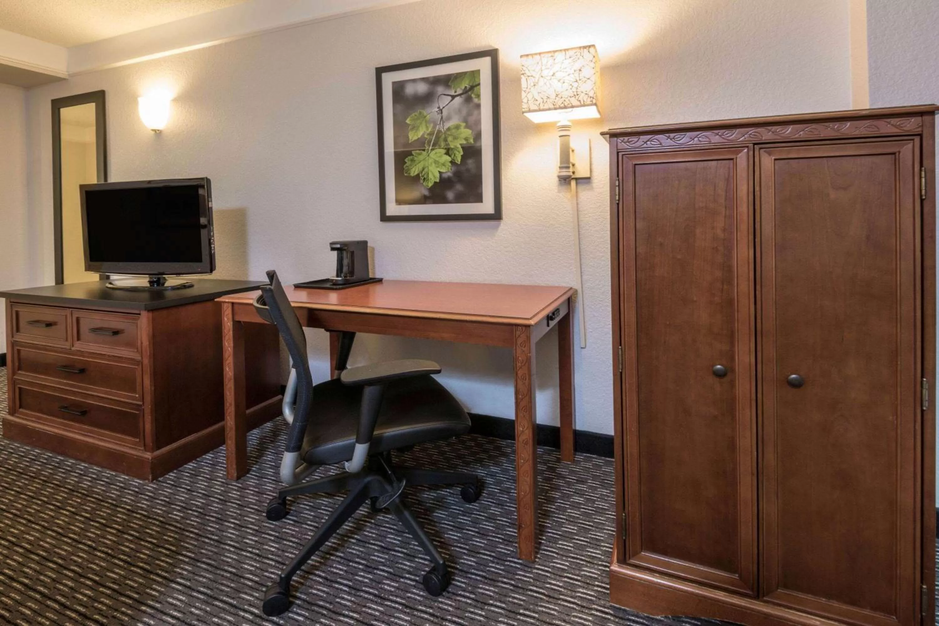 Deluxe King Suite - Non-Smoking in La Quinta Inn & Suites by Wyndham San Antonio Riverwalk