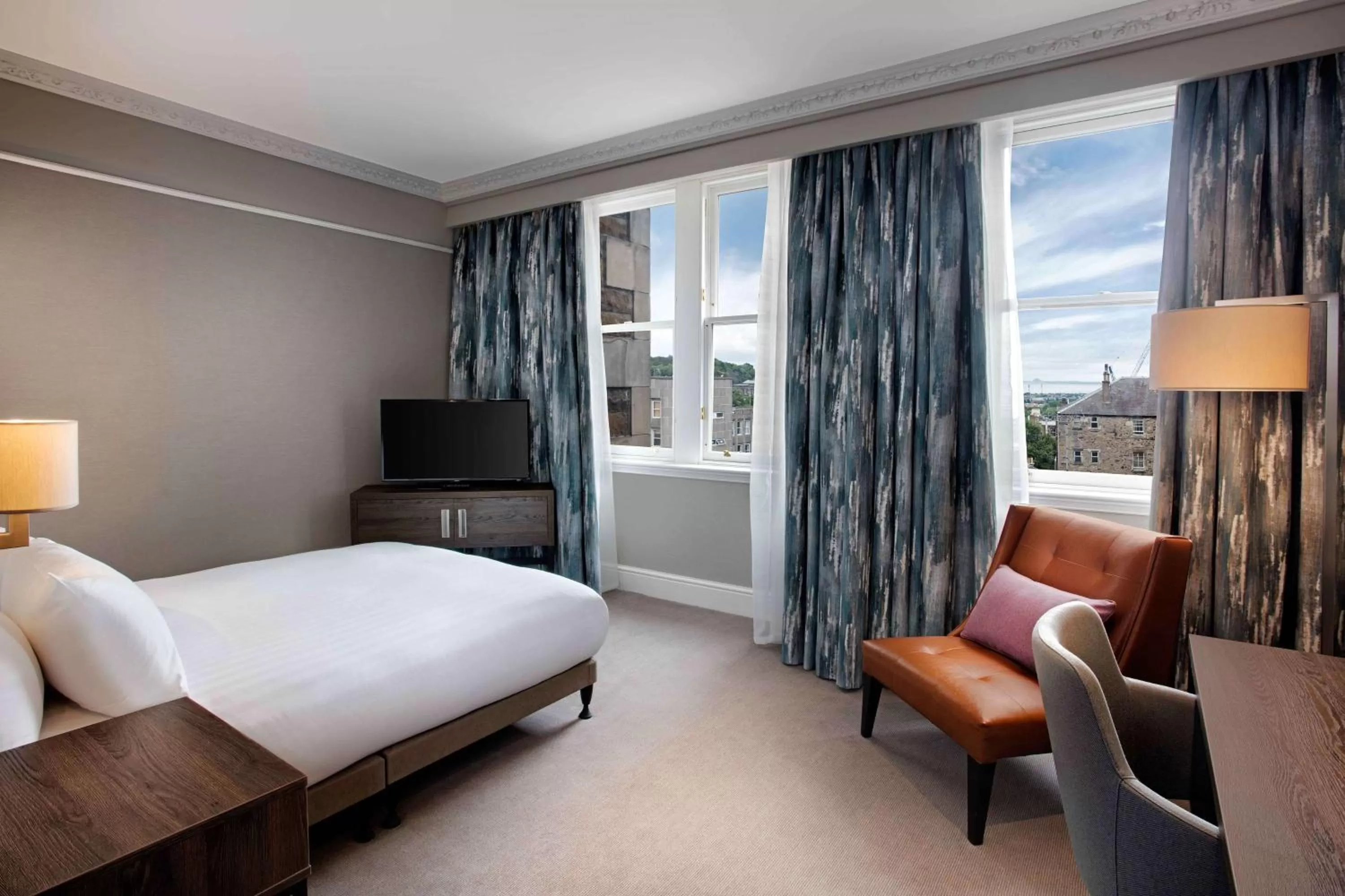 King Room - Mobility Access in Hilton Edinburgh Carlton