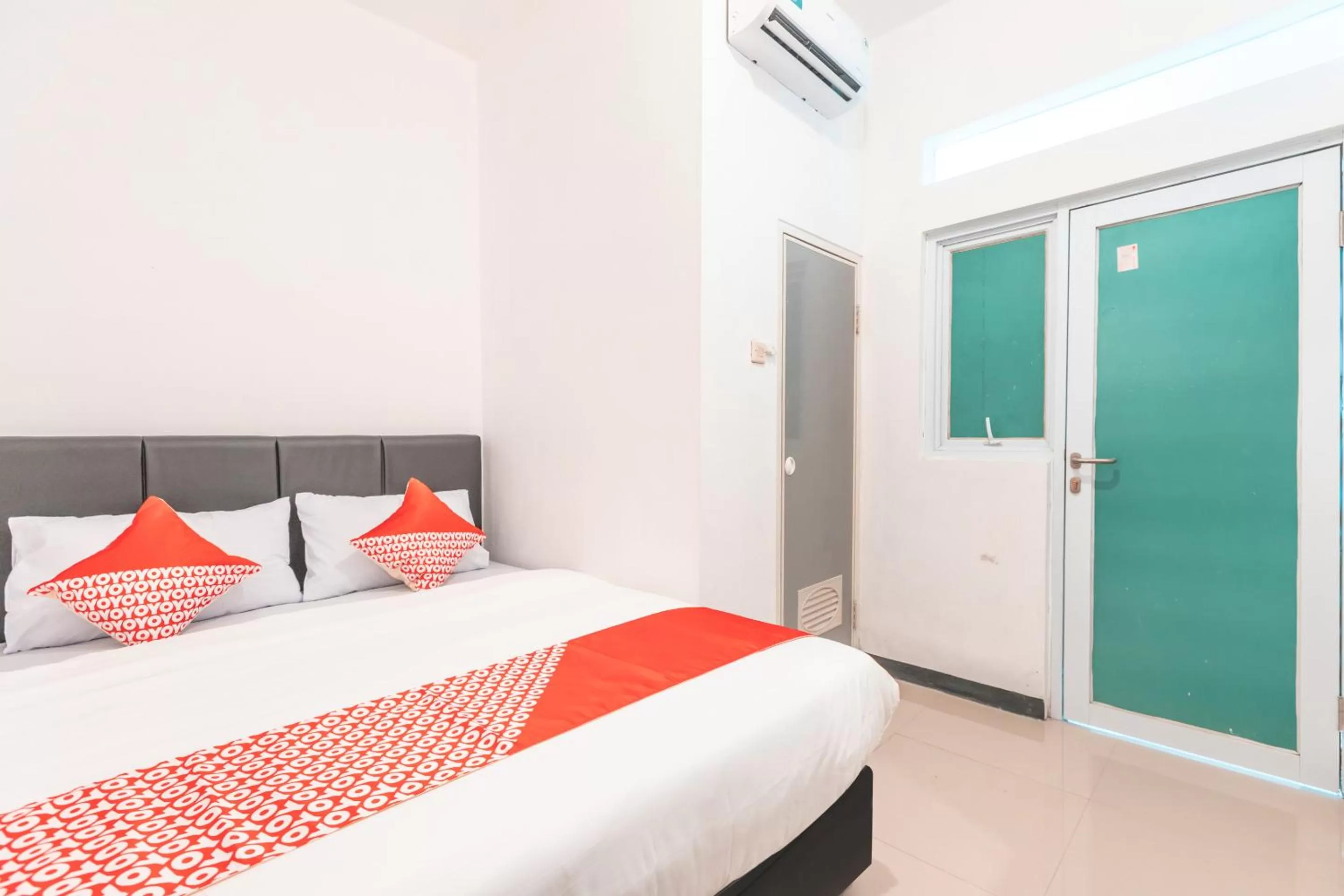 Standard Double Room in SUPER OYO 2223 J&b Room Utan Kayu
