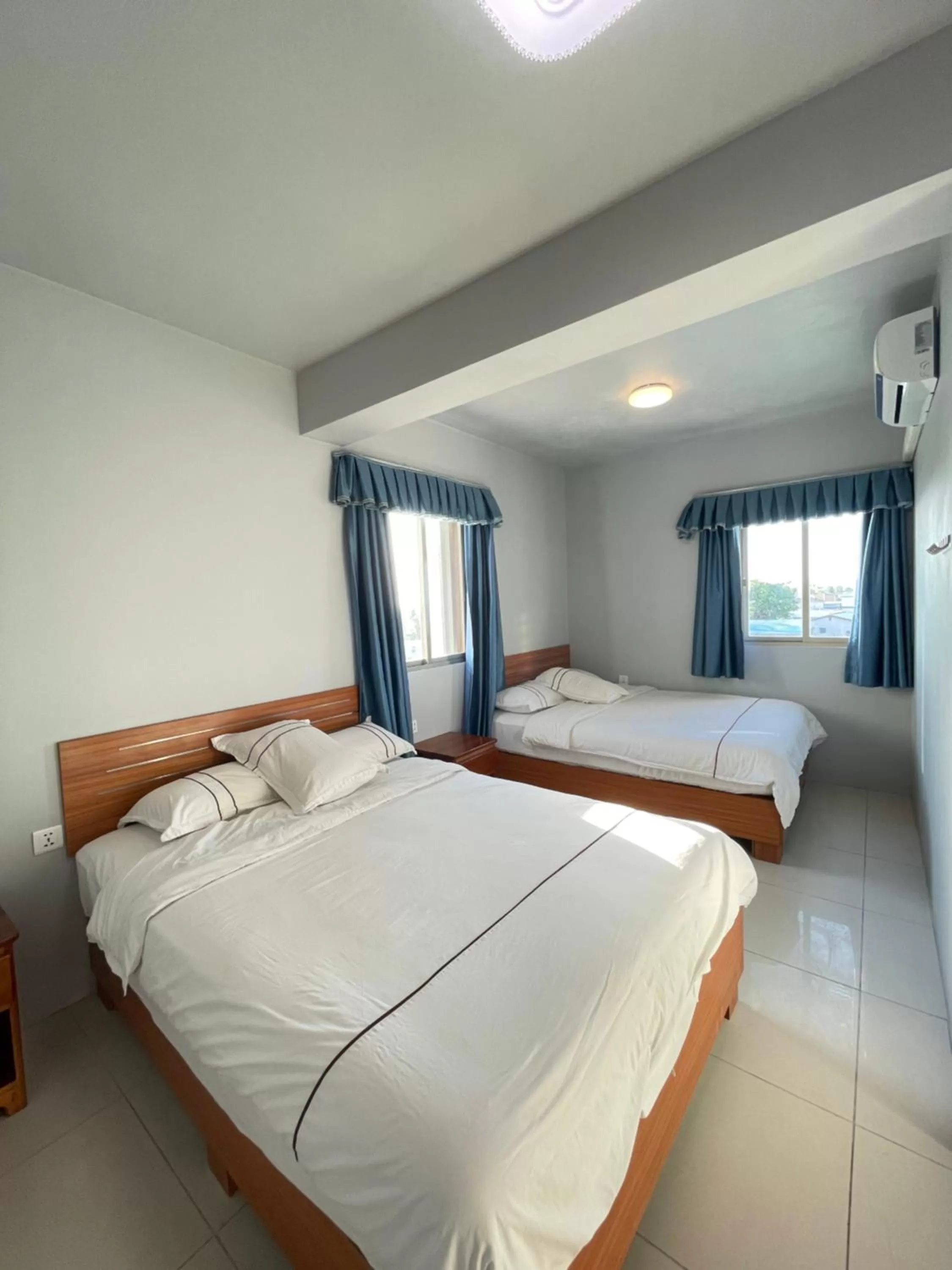 Deluxe Quadruple Room in Caye Caulker Beach Hotel