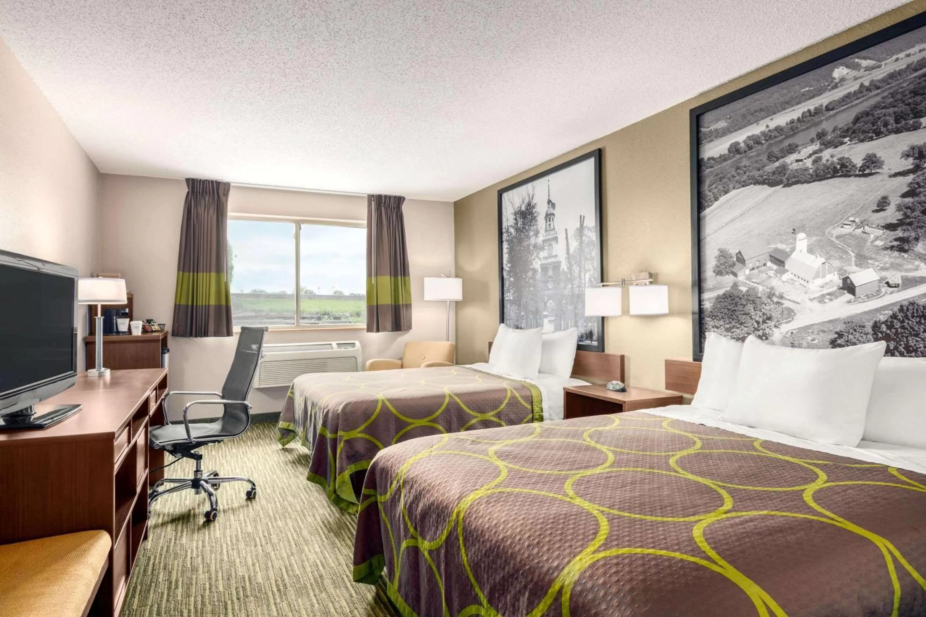 Queen Room with Two Queen Beds - Non-Smoking in Super 8 by Wyndham Hanover