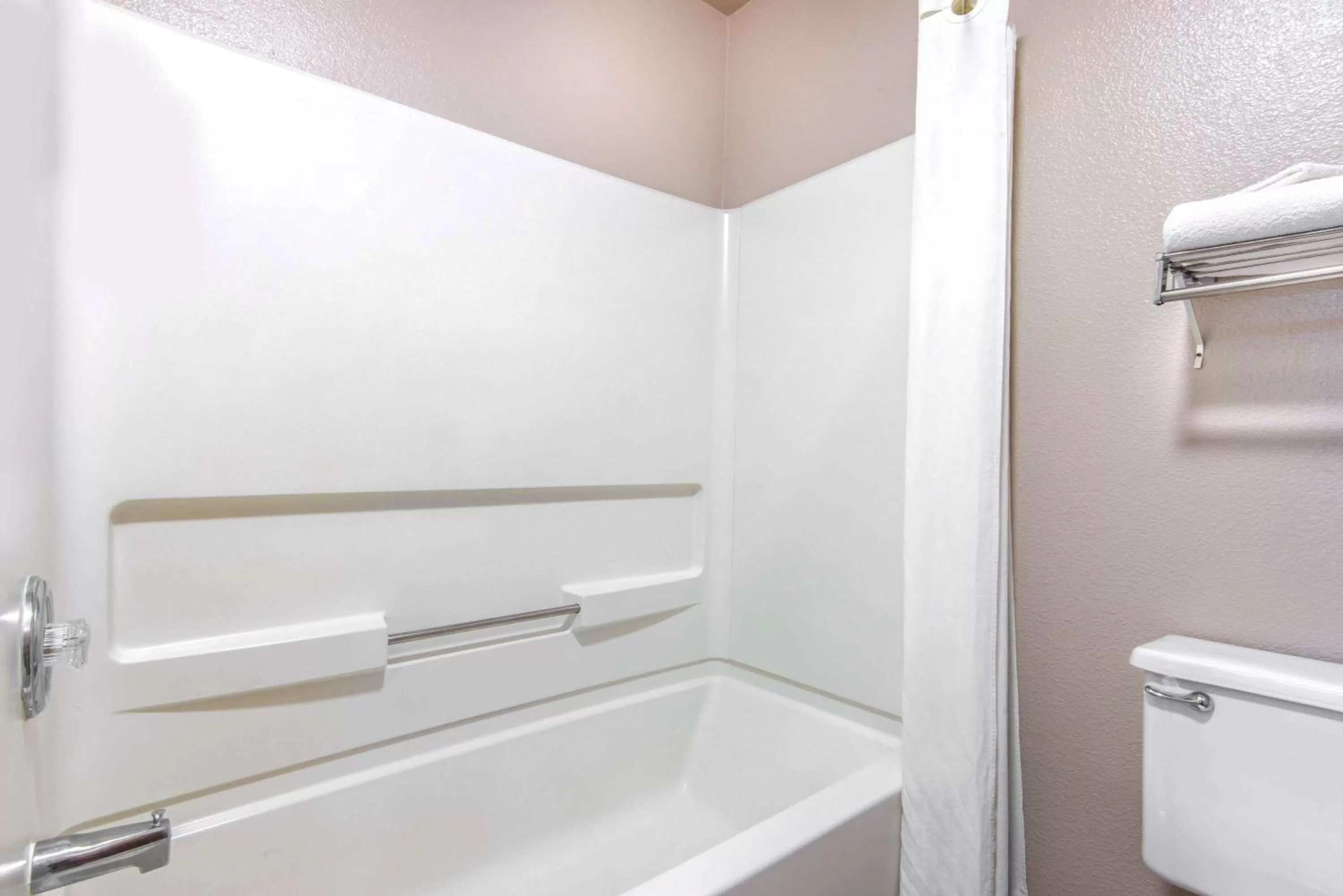 Queen Room with Two Queen Beds with Mountain View - Non-Smoking in Super 8 by Wyndham Buena Vista