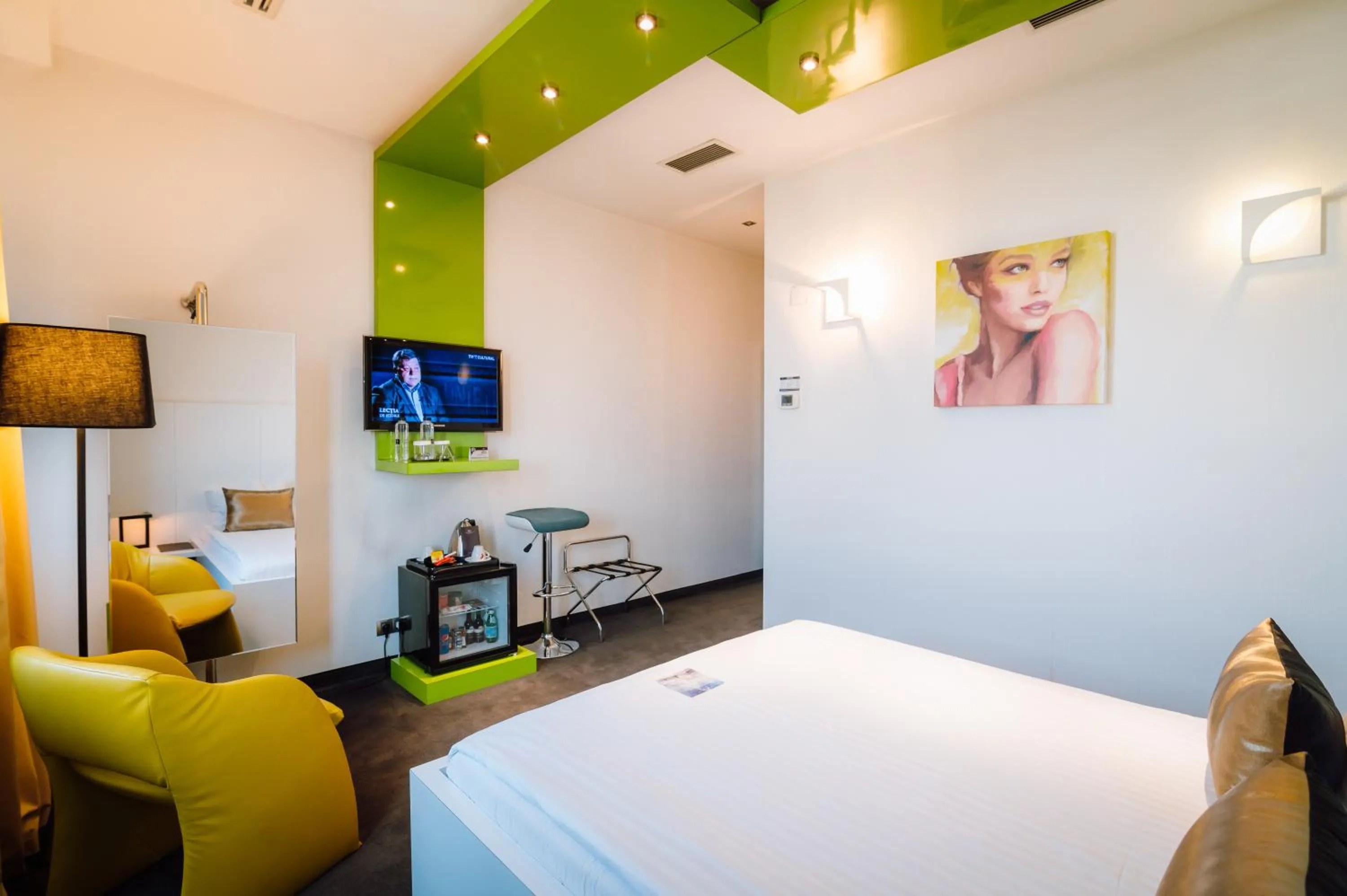 Economy Single Room in Plaza V Hotel