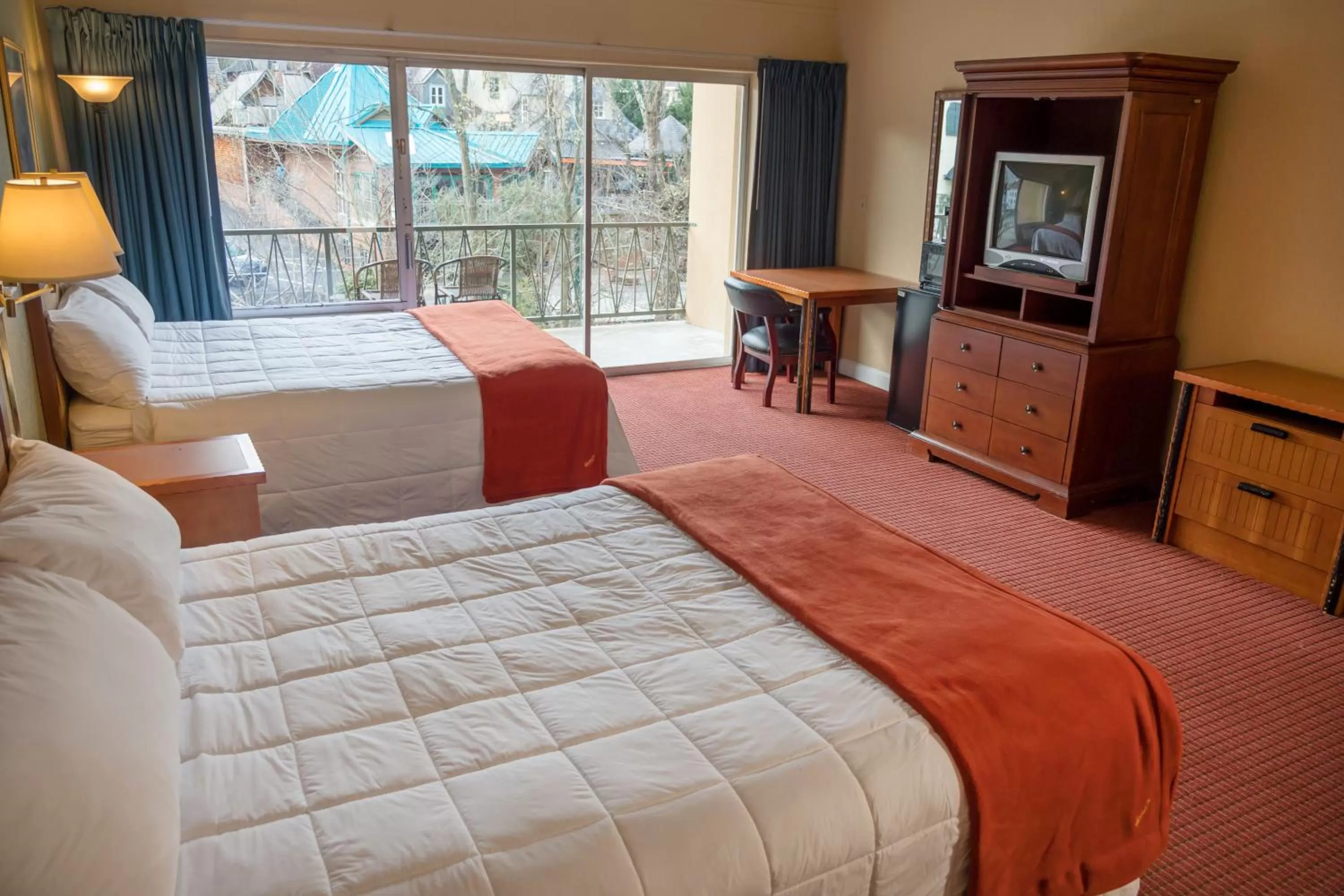 Standard Queen Guestroom in River Terrace Resort & Convention Center