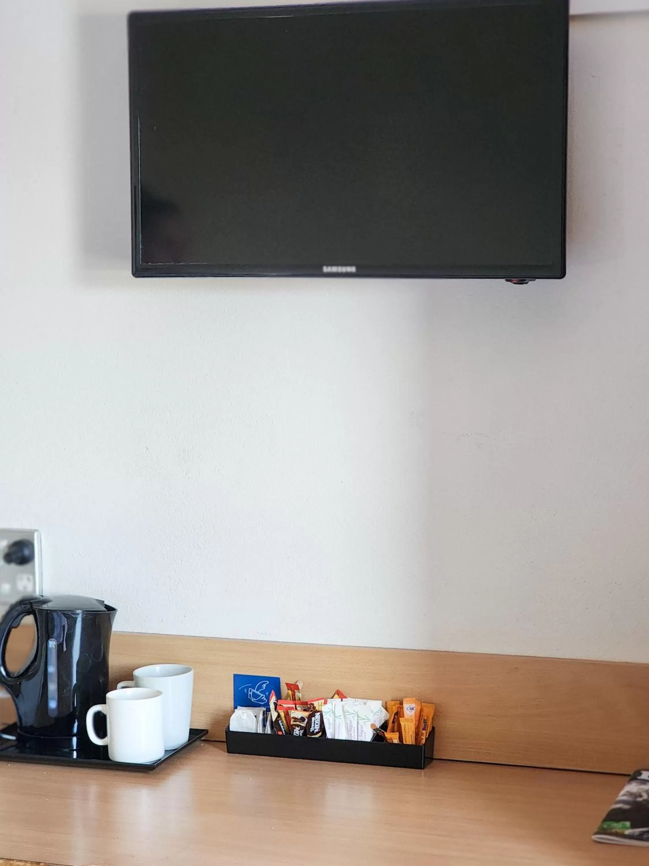 Triple Room with Queen Bed and Bunk Bed Above in ibis Budget - Dubbo