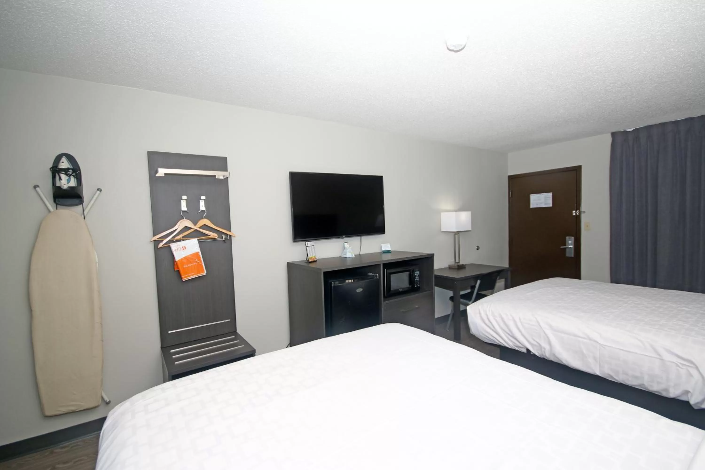 Queen Suite with Two Queen Beds - Non Smoking in Clarion Pointe Statesville