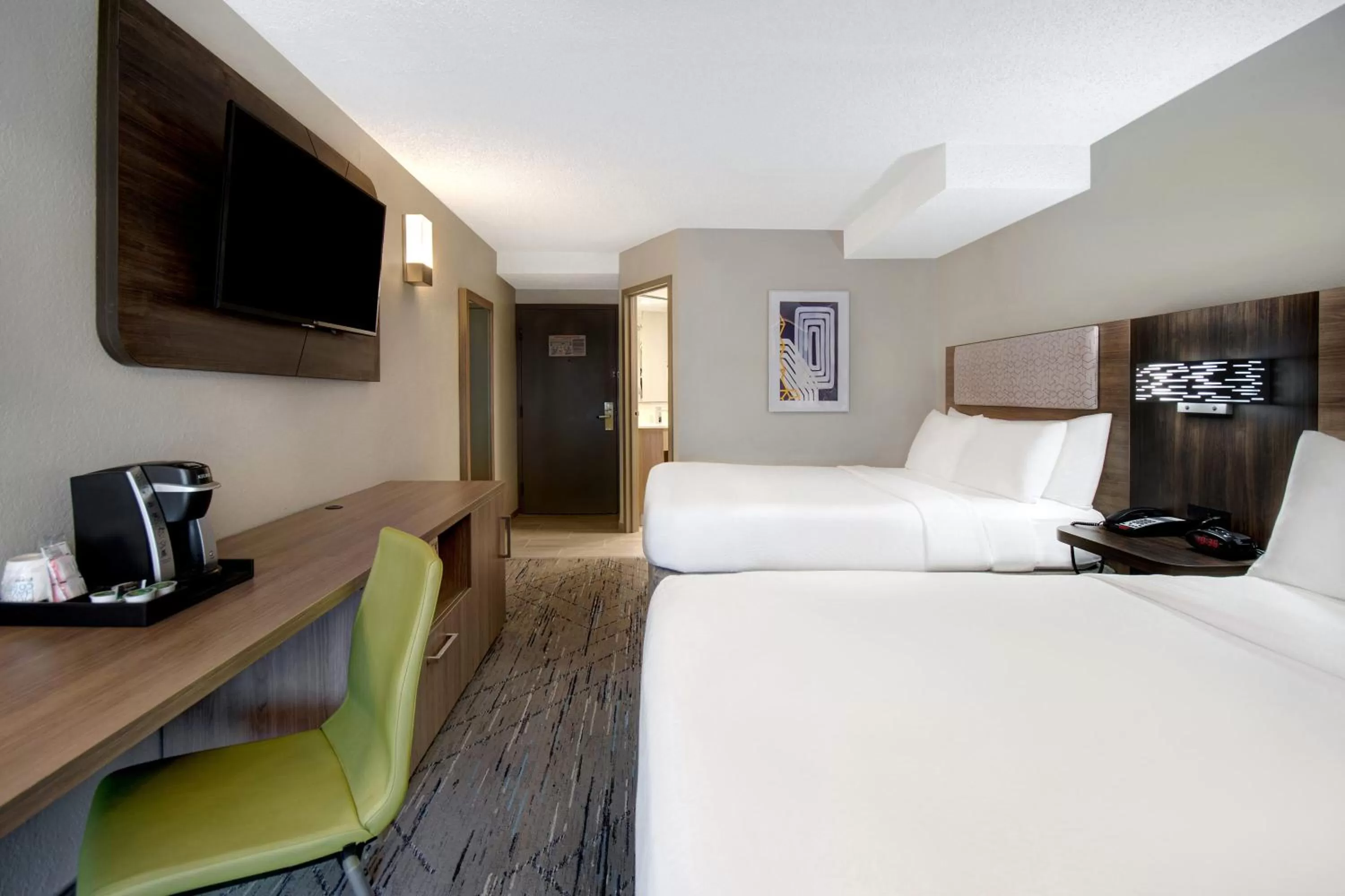 Queen Room - Hearing Accessible Roll in Shower/Non-Smoking in Holiday Inn Express Rochester - University Area by IHG