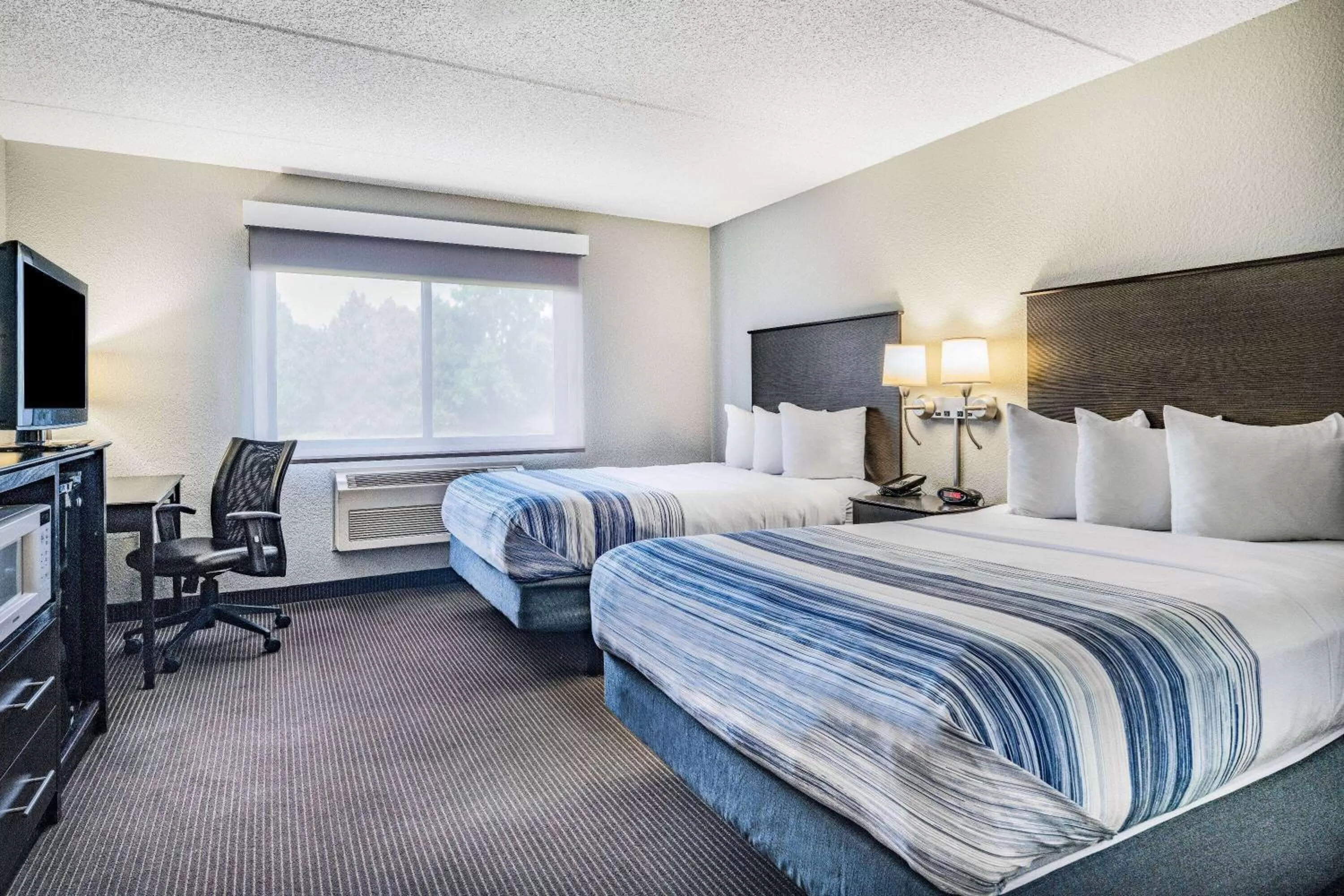 Deluxe Double Room - Mobility Access/Non-Smoking in AmericInn by Wyndham Plover Stevens Point