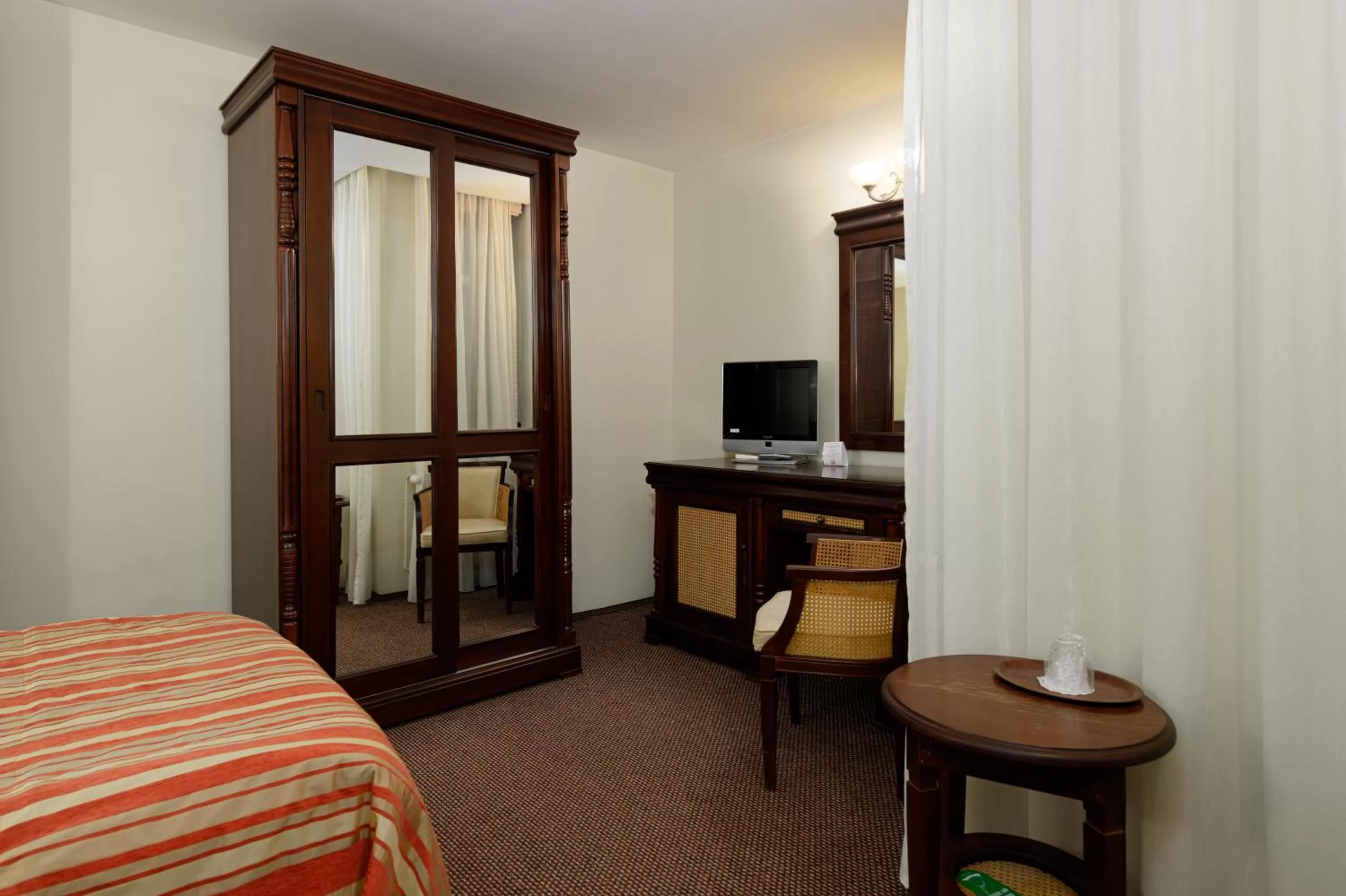 Budget Single Room No view in Atrium Hotel Ateneu City Center