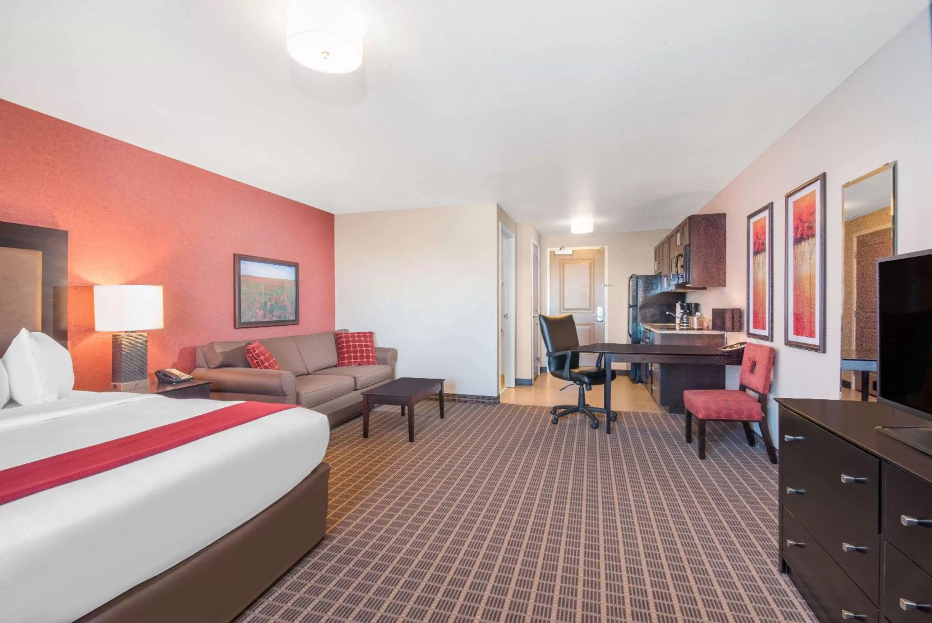 Deluxe King Studio Suite - Non-Smoking in Hawthorn Extended Stay by Wyndham Dickinson
