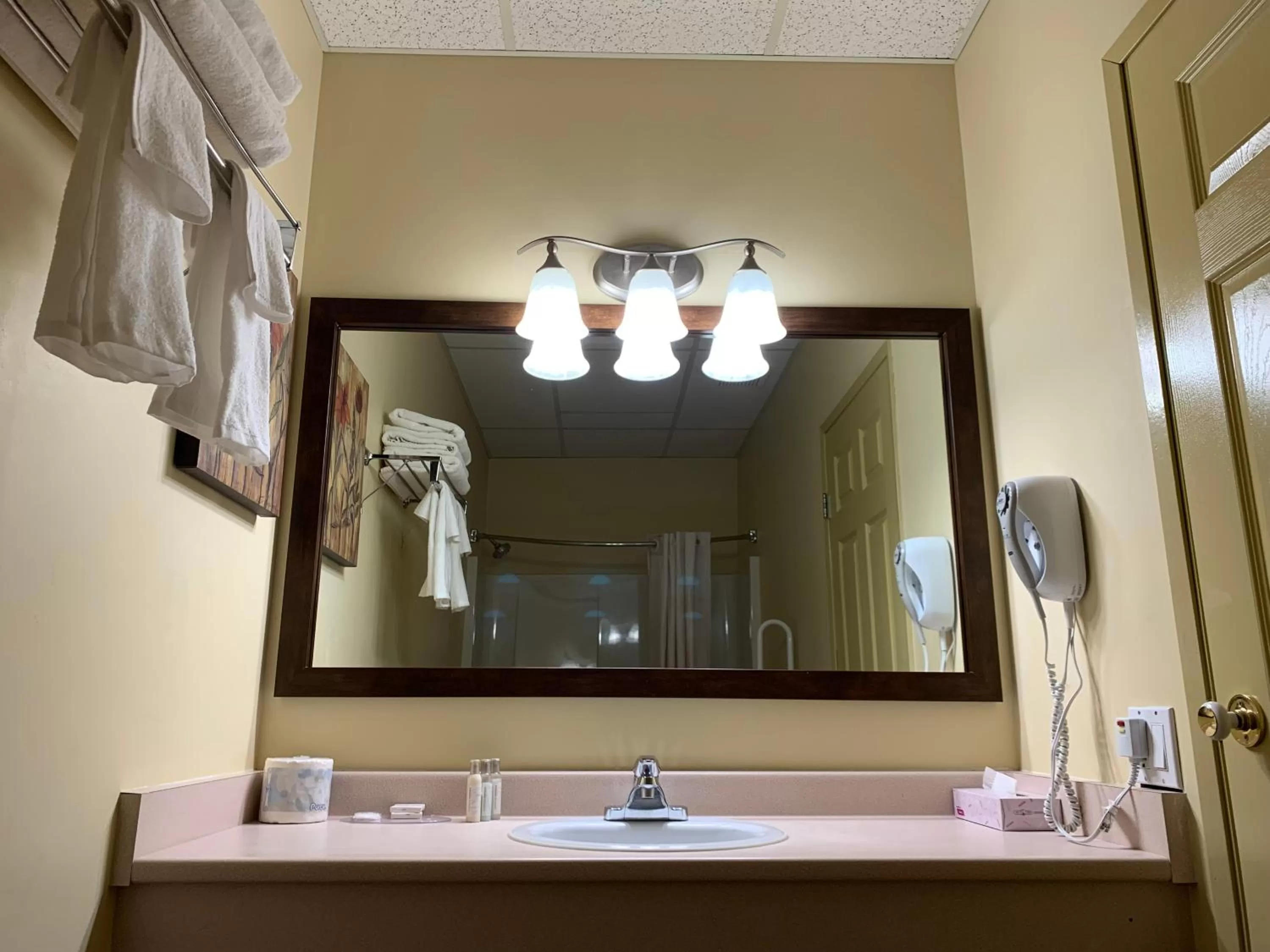 Deluxe Queen Room with Two Queen Beds in MountainView Hotel Merritt