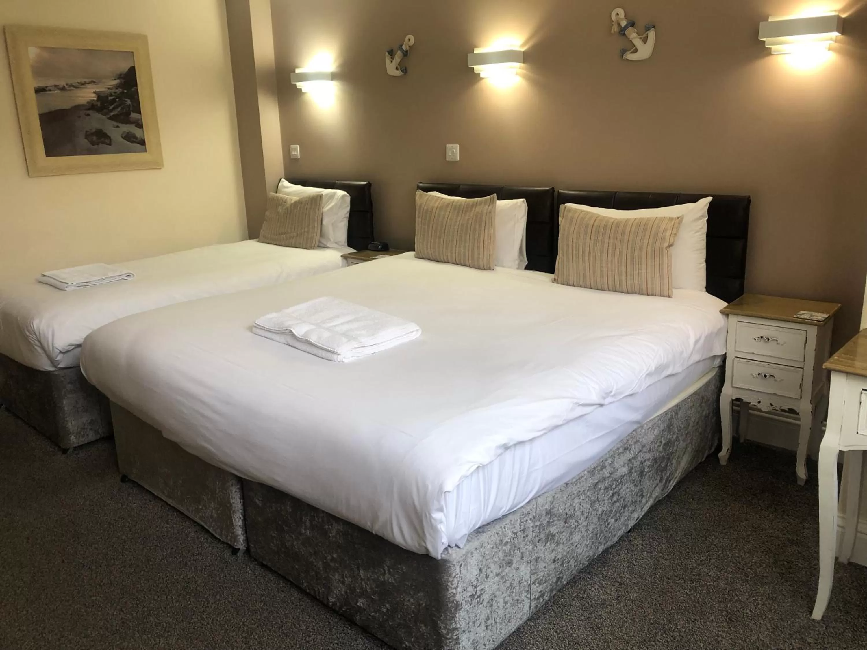 Deluxe Family Triple Room in Queen Phillippa