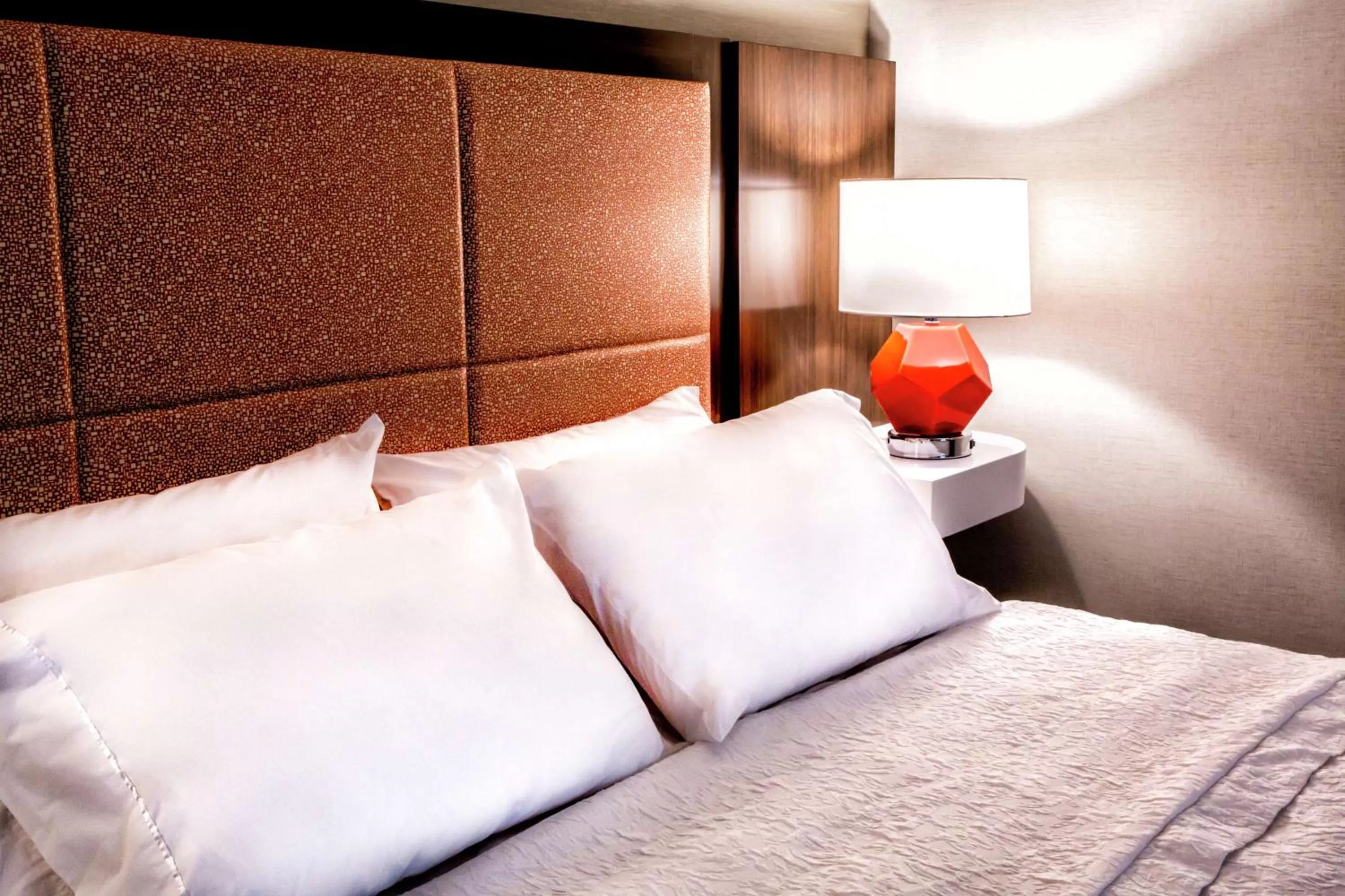 King Room with Accessible Tub - Mobility and Hearing Access/Non-Smoking in Hampton Inn & Suites Staten Island