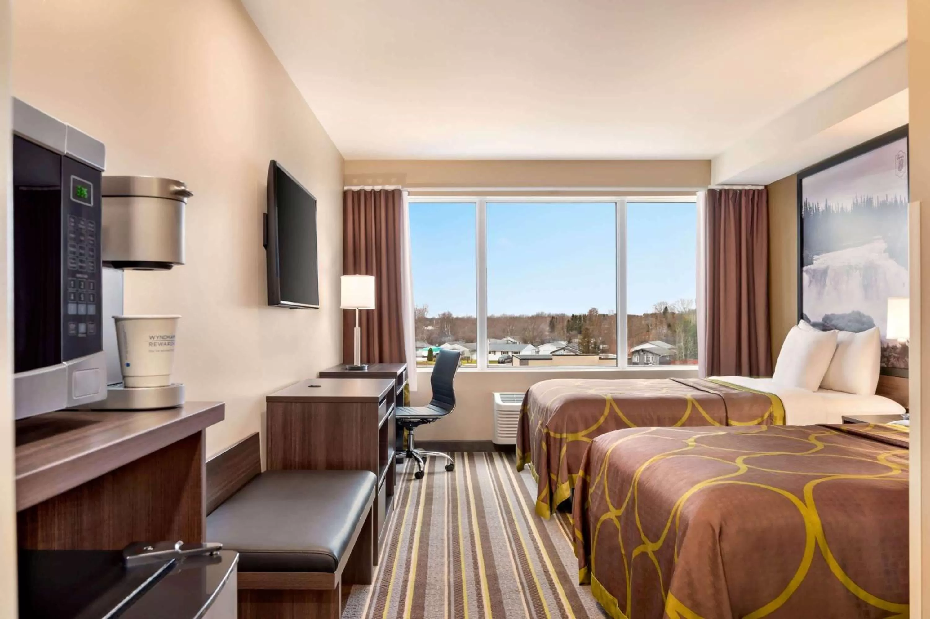 Studio Suite with Two Queen Beds - Non-Smoking in Super 8 by Wyndham Thompson