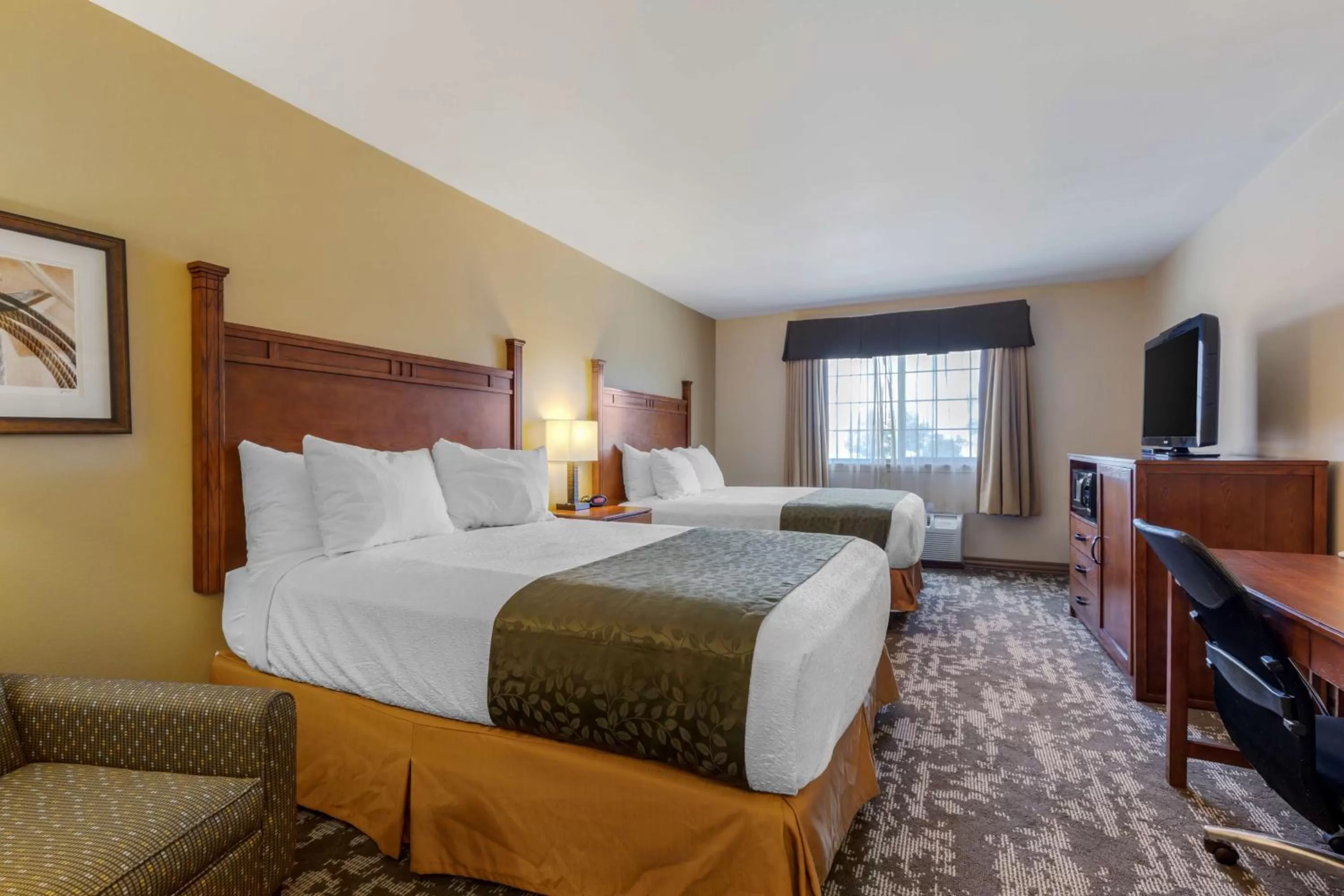 Queen Room with Two Queen Beds - Communication Assistance/Non-Smoking in Best Western Plus Red River Inn