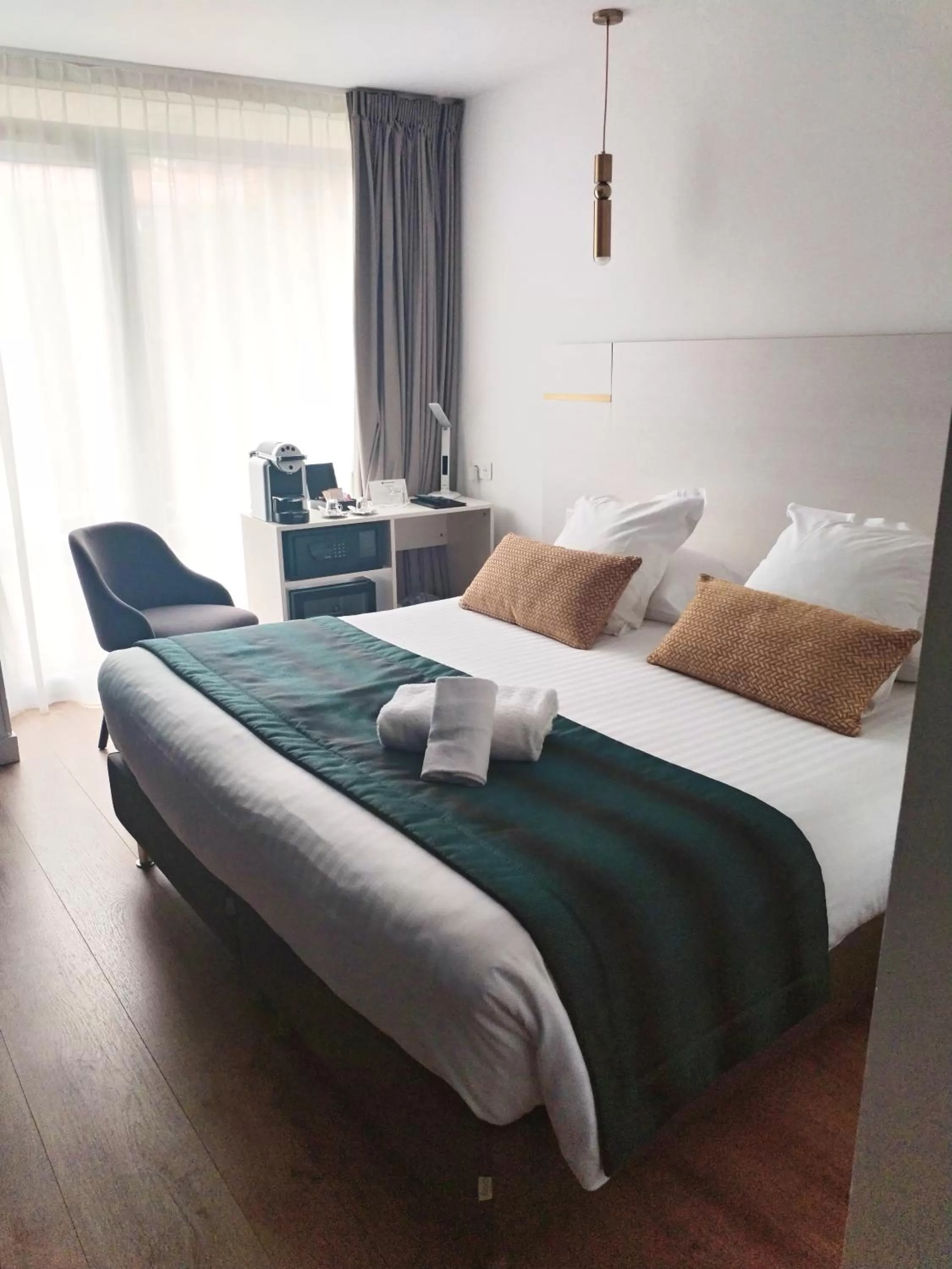 Comfort Queen Room with Balcony in Best Western Plus Hôtel la Rade