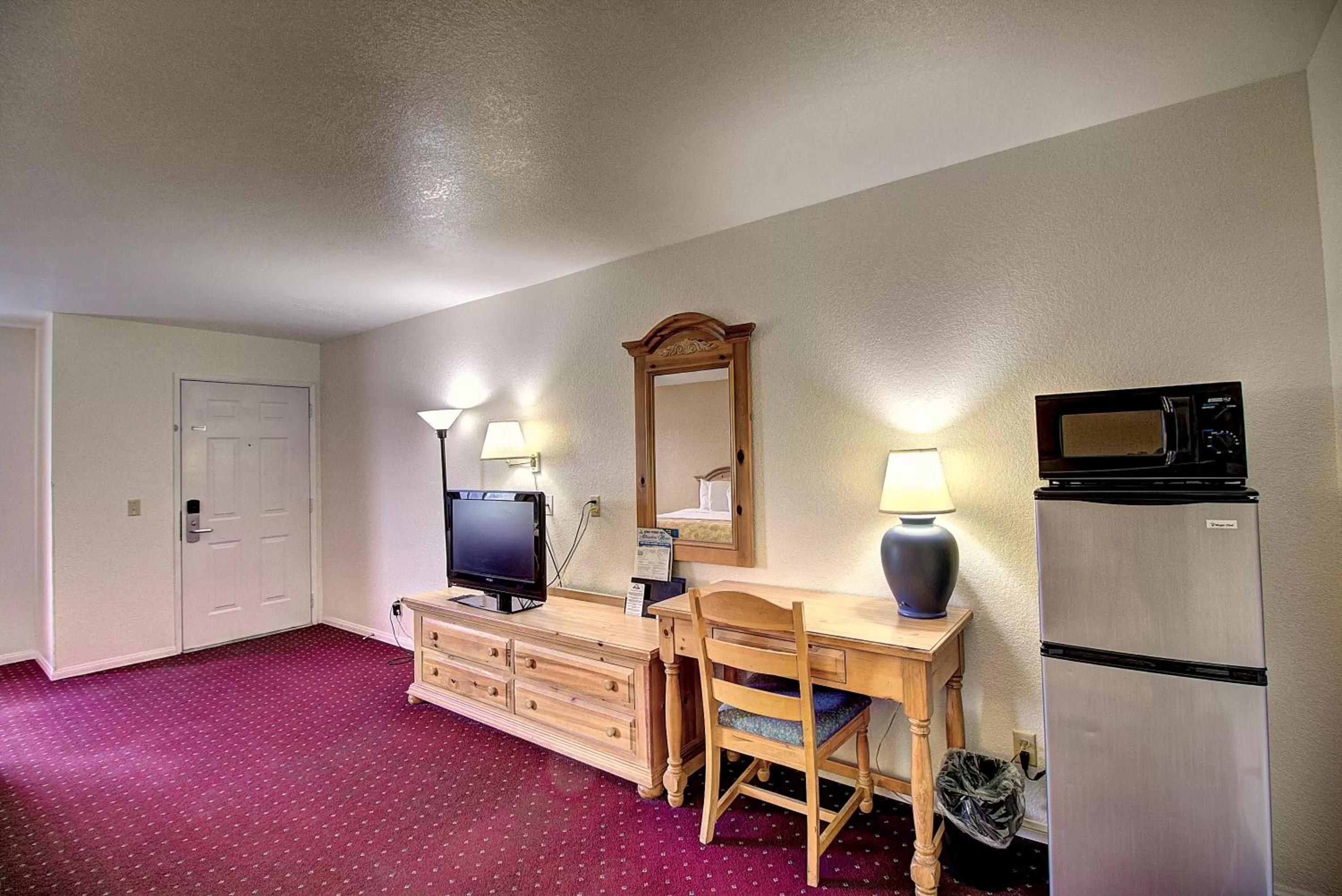 King Room - Accesible/Non-Smoking in Days Inn & Suites by Wyndham Lolo