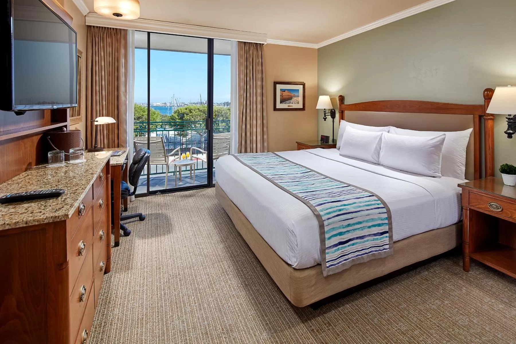 Superior King Room in Glorietta Bay Inn