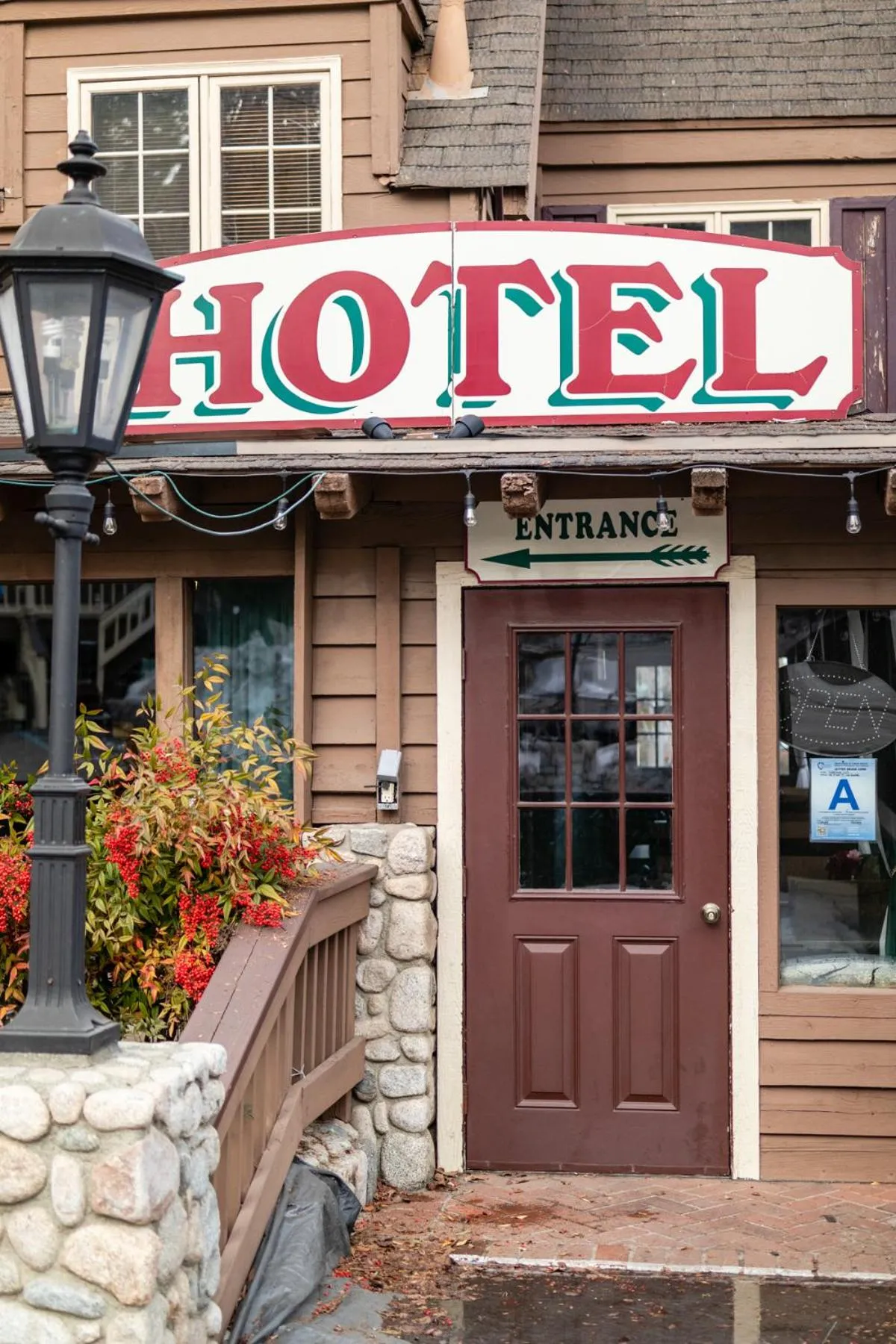 Saddleback Inn at Lake Arrowhead