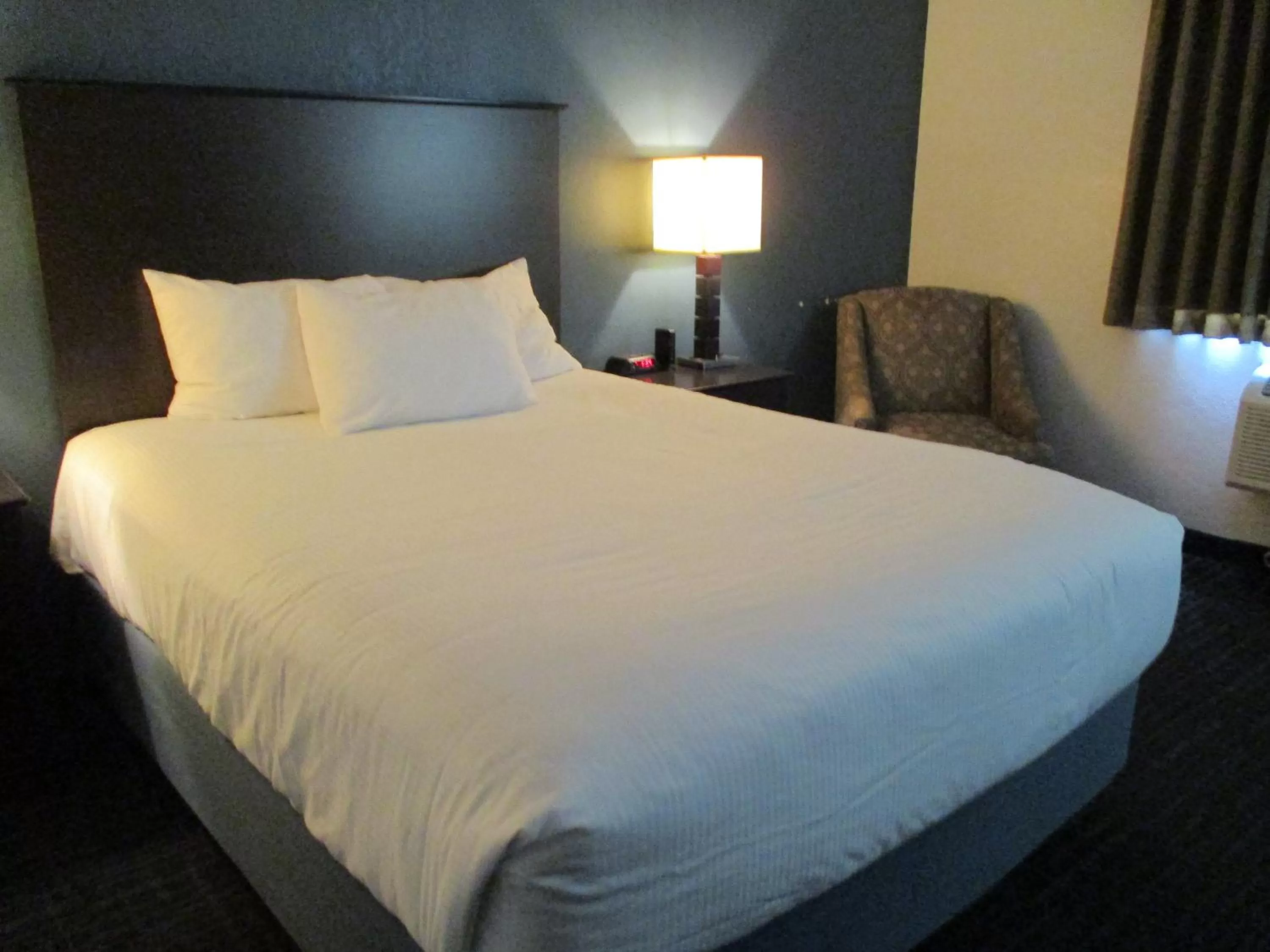 Queen Room - Non-Smoking in AmericInn by Wyndham Hayward