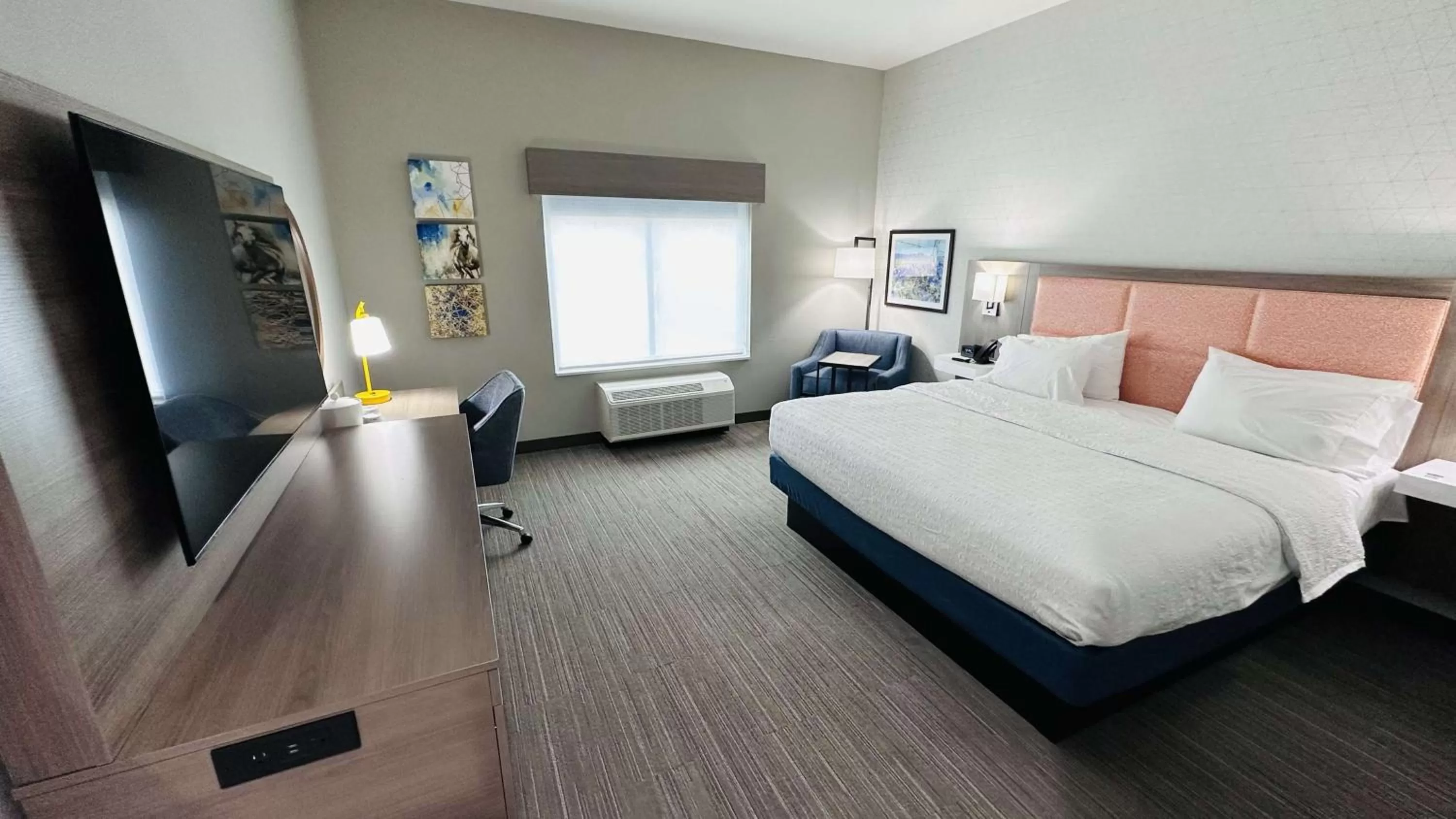 King Room with Microwave and Fridge in Hampton Inn & Suites Weatherford, Tx