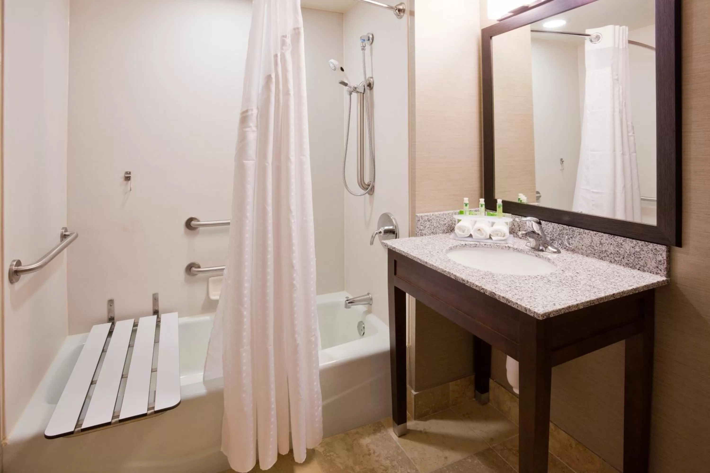 Queen Suite with Two Queen Beds in Holiday Inn Express & Suites Willmar by IHG