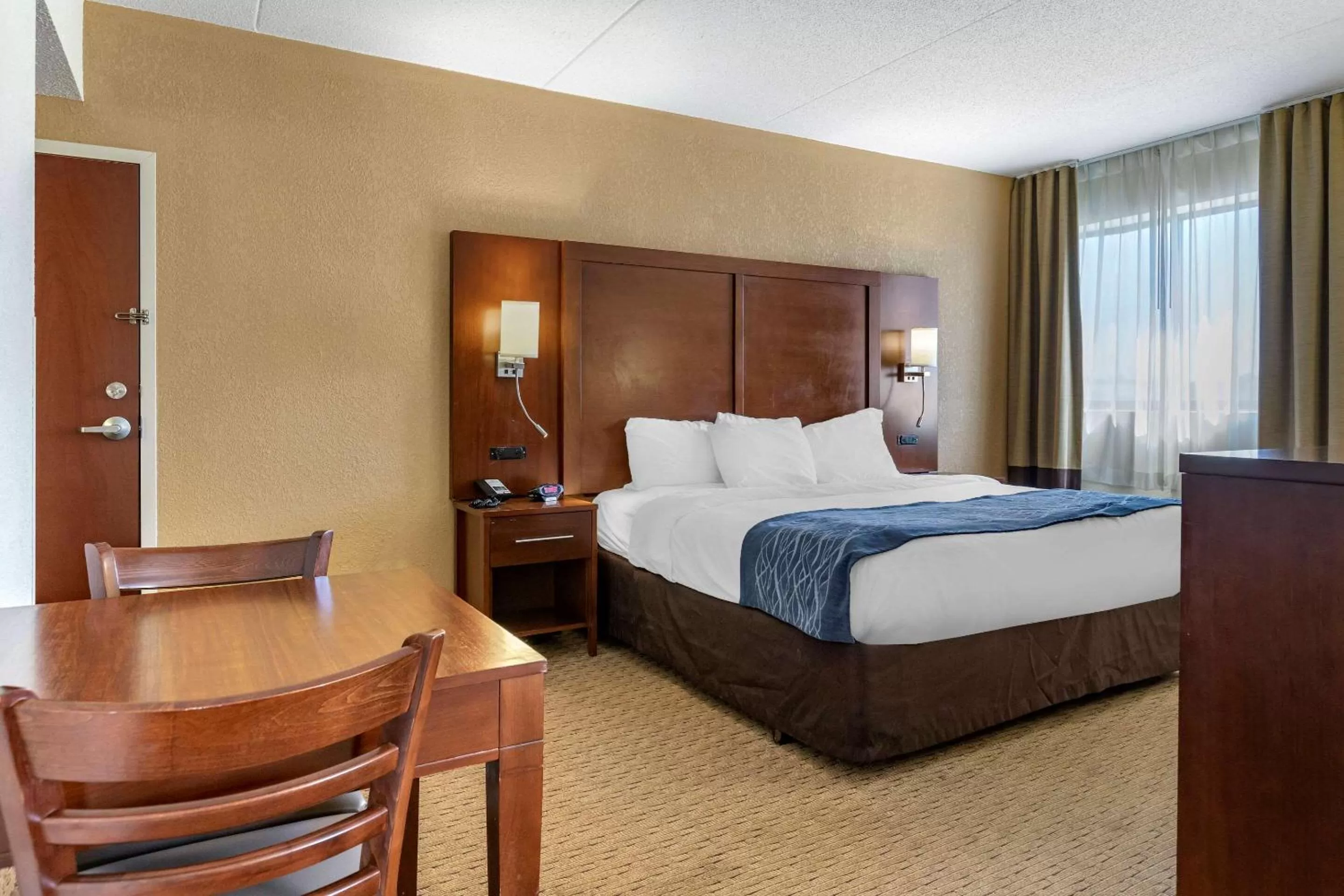 King Room in Comfort Inn Warren - Detroit North