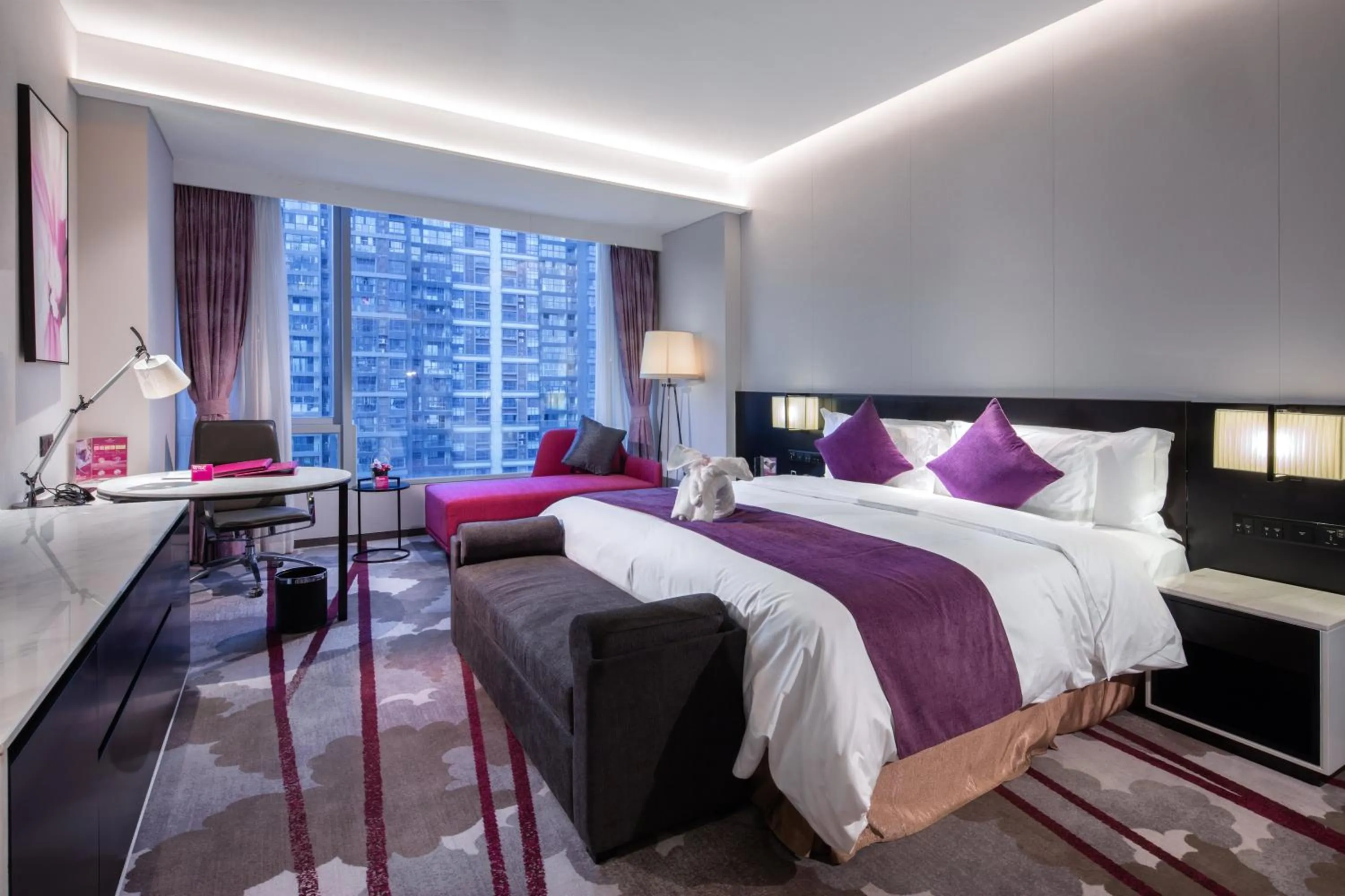 Standard King Room with City View in Crowne Plaza Kunshan by IHG