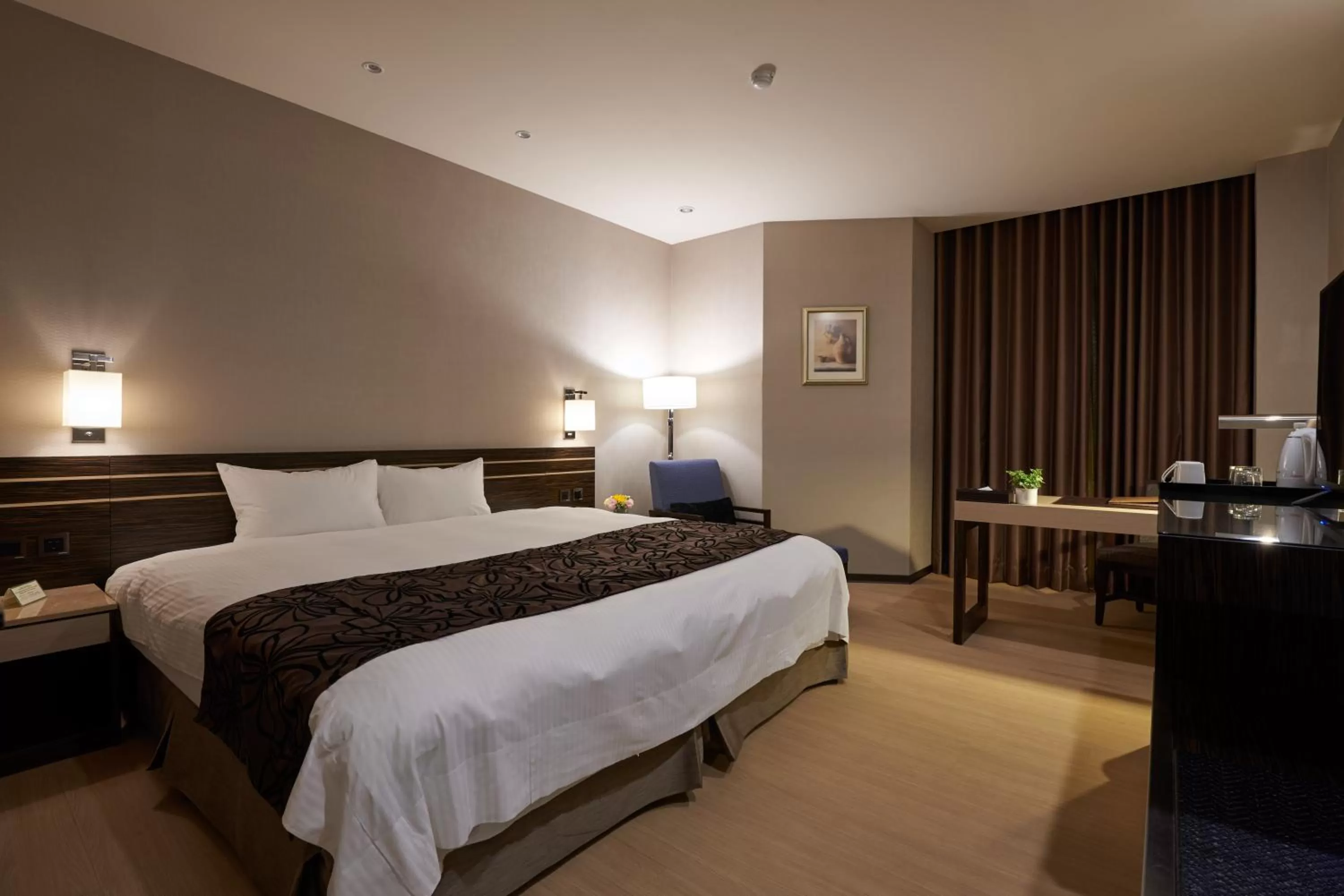 Queen Room in SOL Hotel