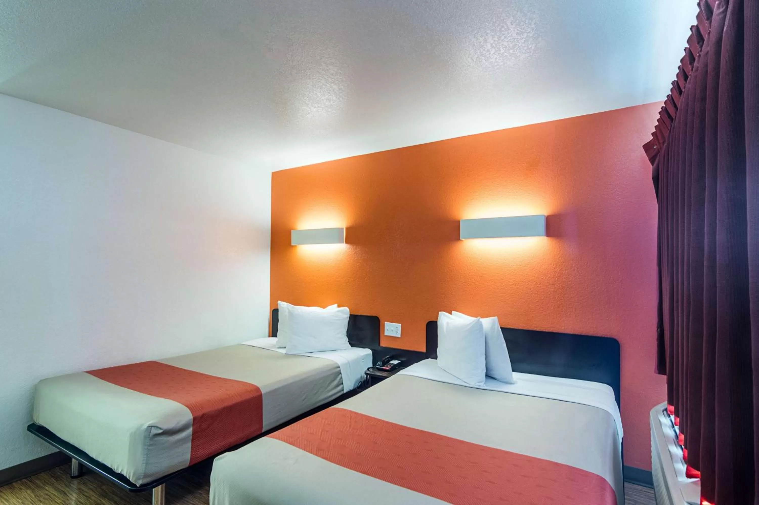 Deluxe Quadruple Room - Non-Smoking in Motel 6-Ardmore, OK