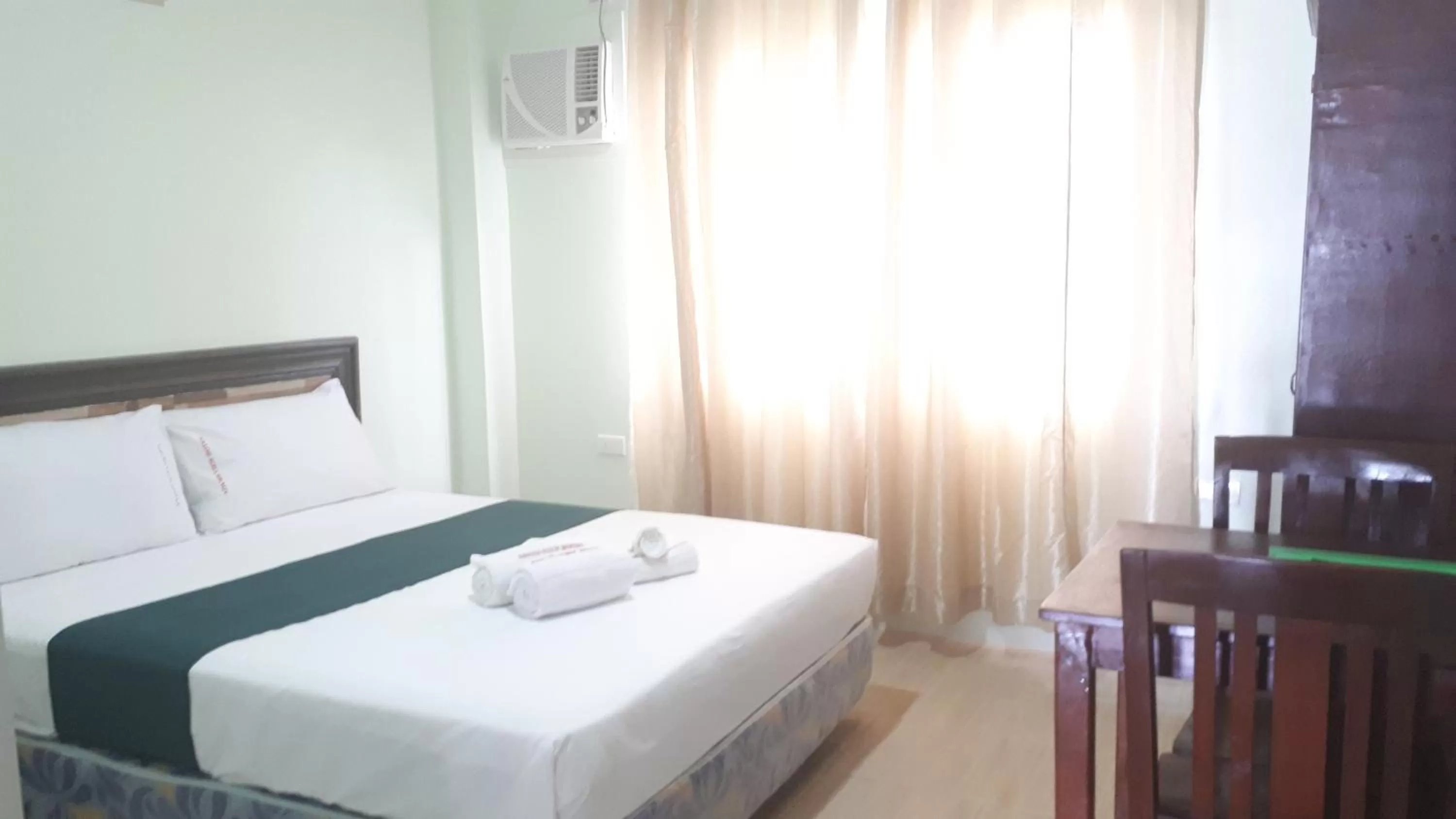 Budget Double Room in Adams View Hotel