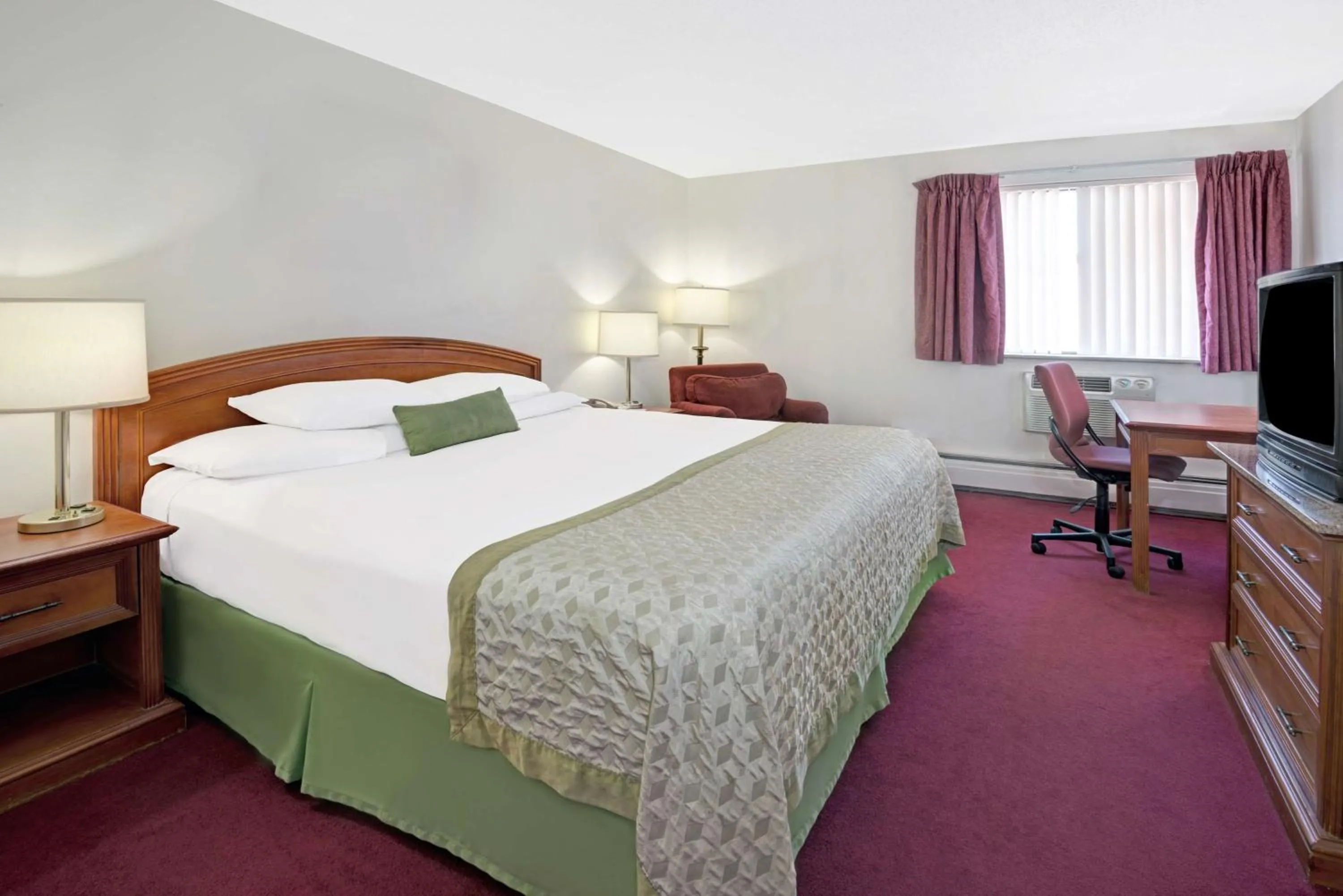 King Room - Non-Smoking in Travelodge by Wyndham Laramie