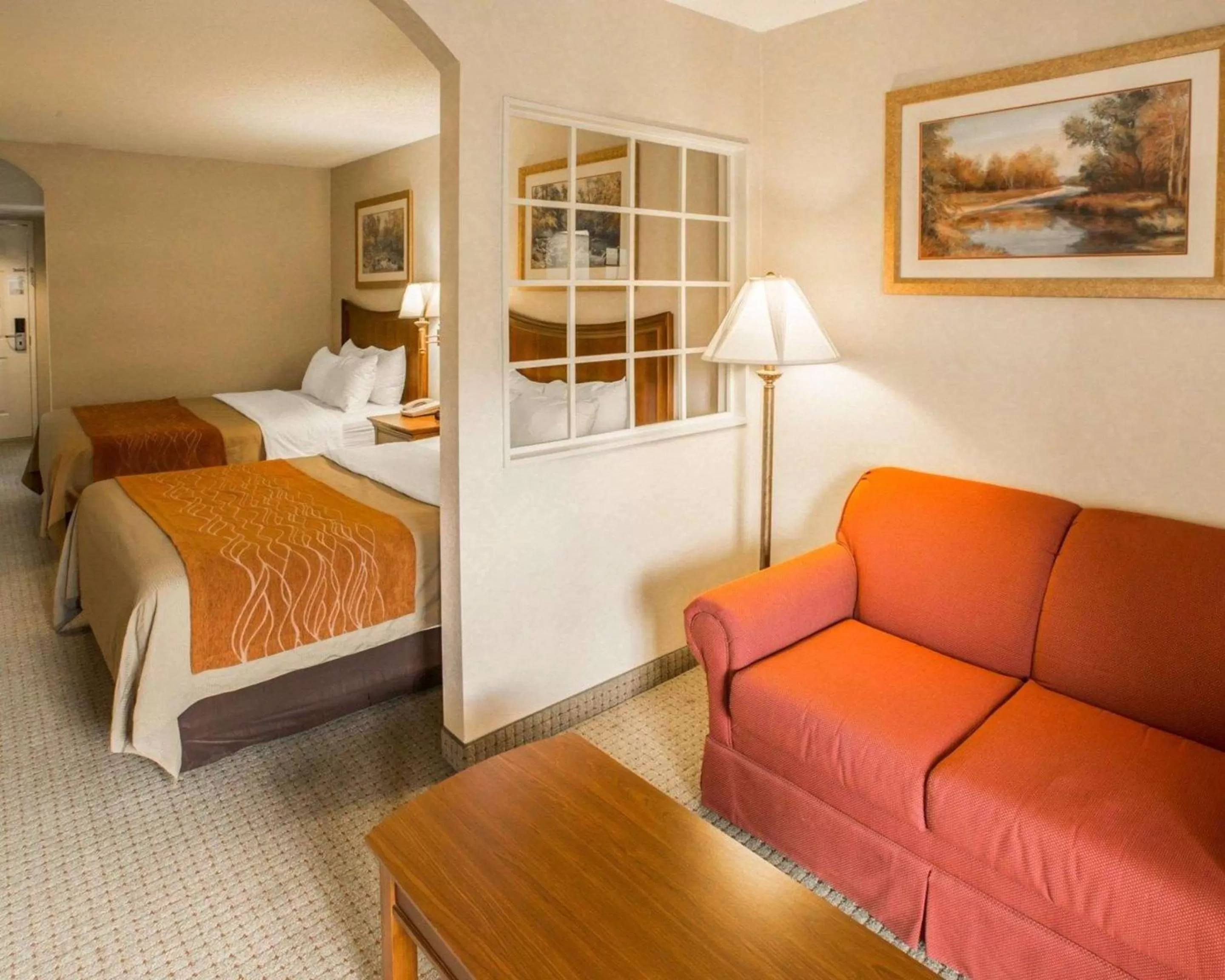 Queen Suite with Two Queen Beds - Smoking in Rodeway Inn & Suites Cherokee On the River